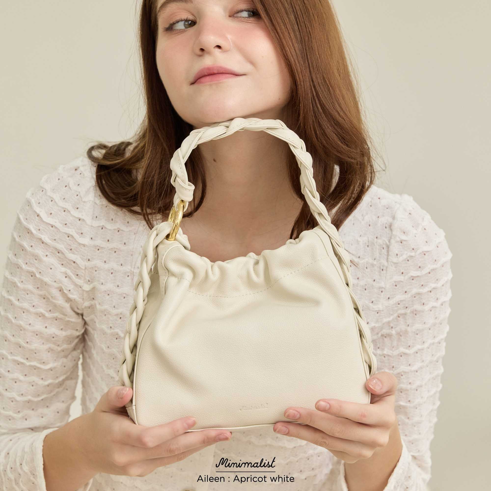 Aileen in apricot white