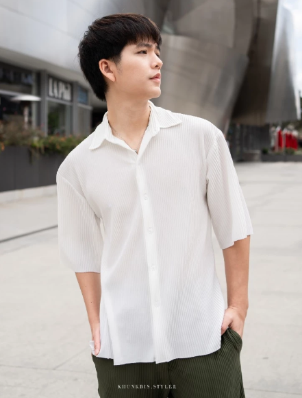 Pleated short sleeve shirt