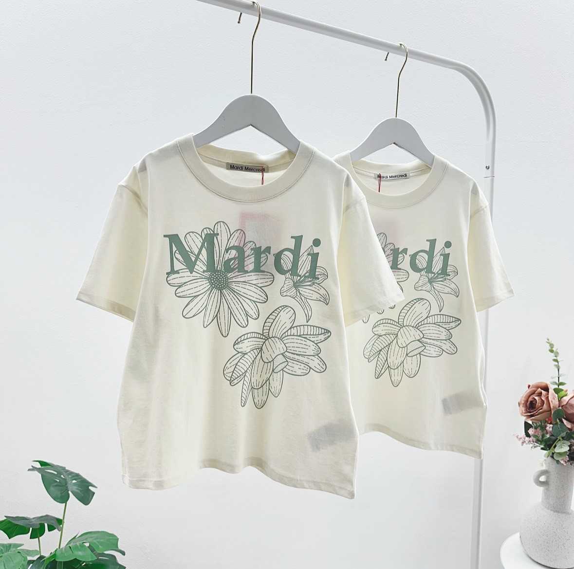 พร้อมส่ง  Mardi Slim Triple Flower T-shirt