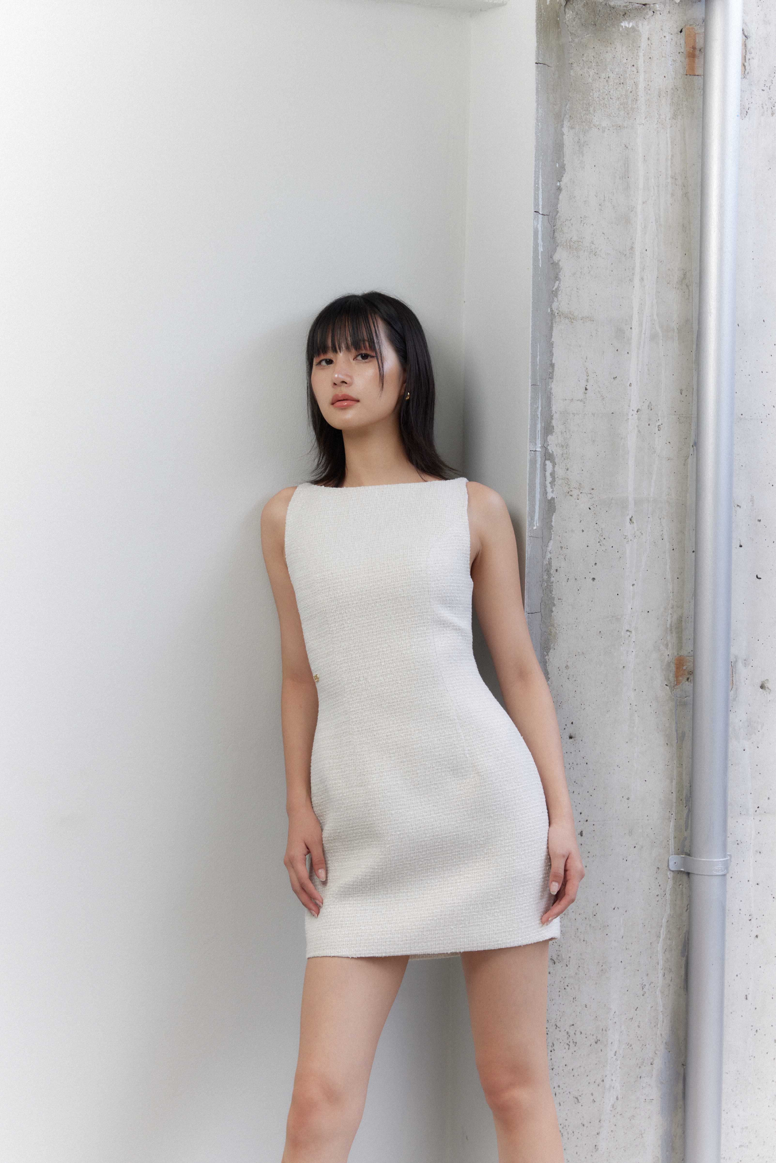 VIVIAN MINI DRESS TWEED (เดรสคอปาด สั้นผ้าทวิต ซับในทั้งตัว)