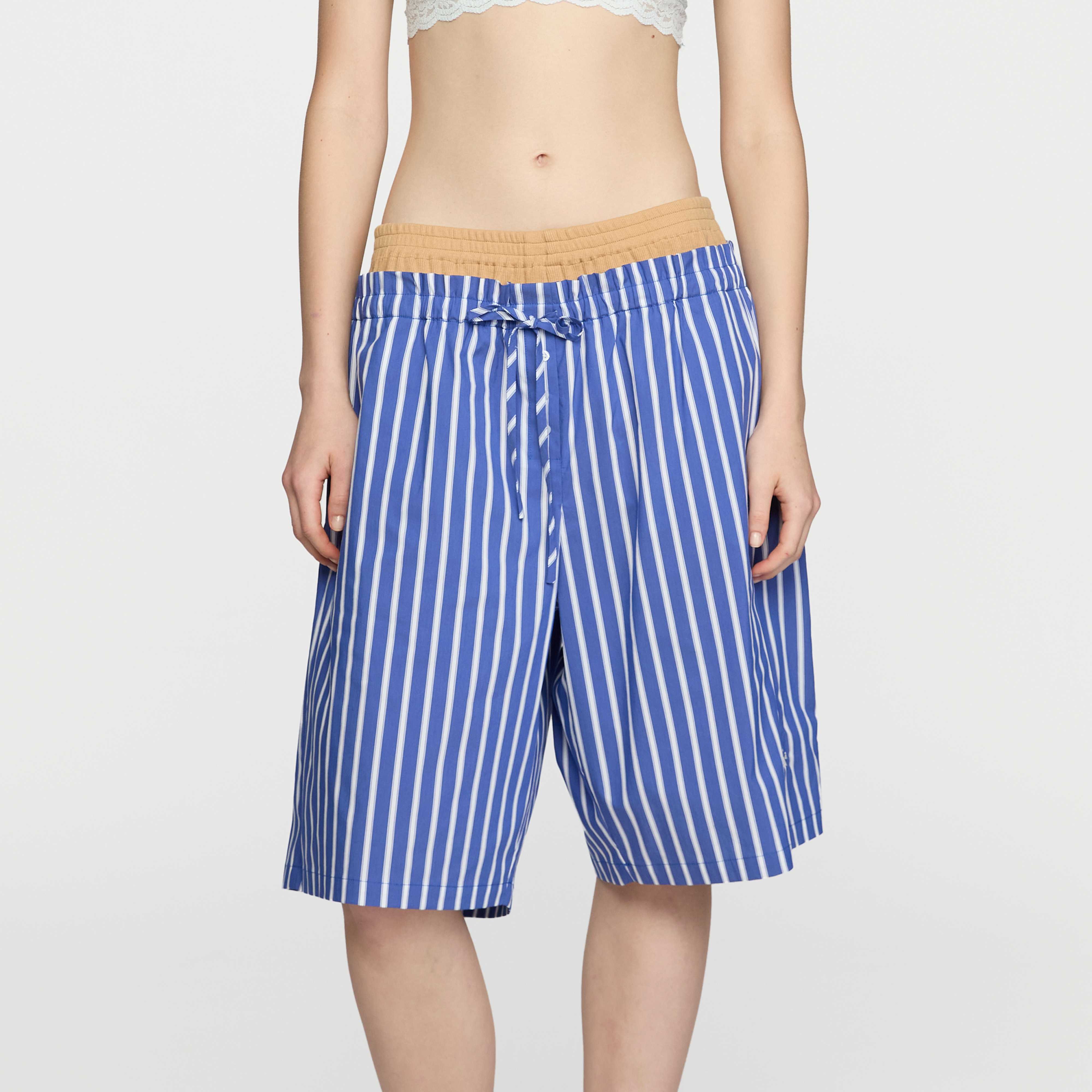BLUE RIBBED WAISTED BERMUDA SHORTS