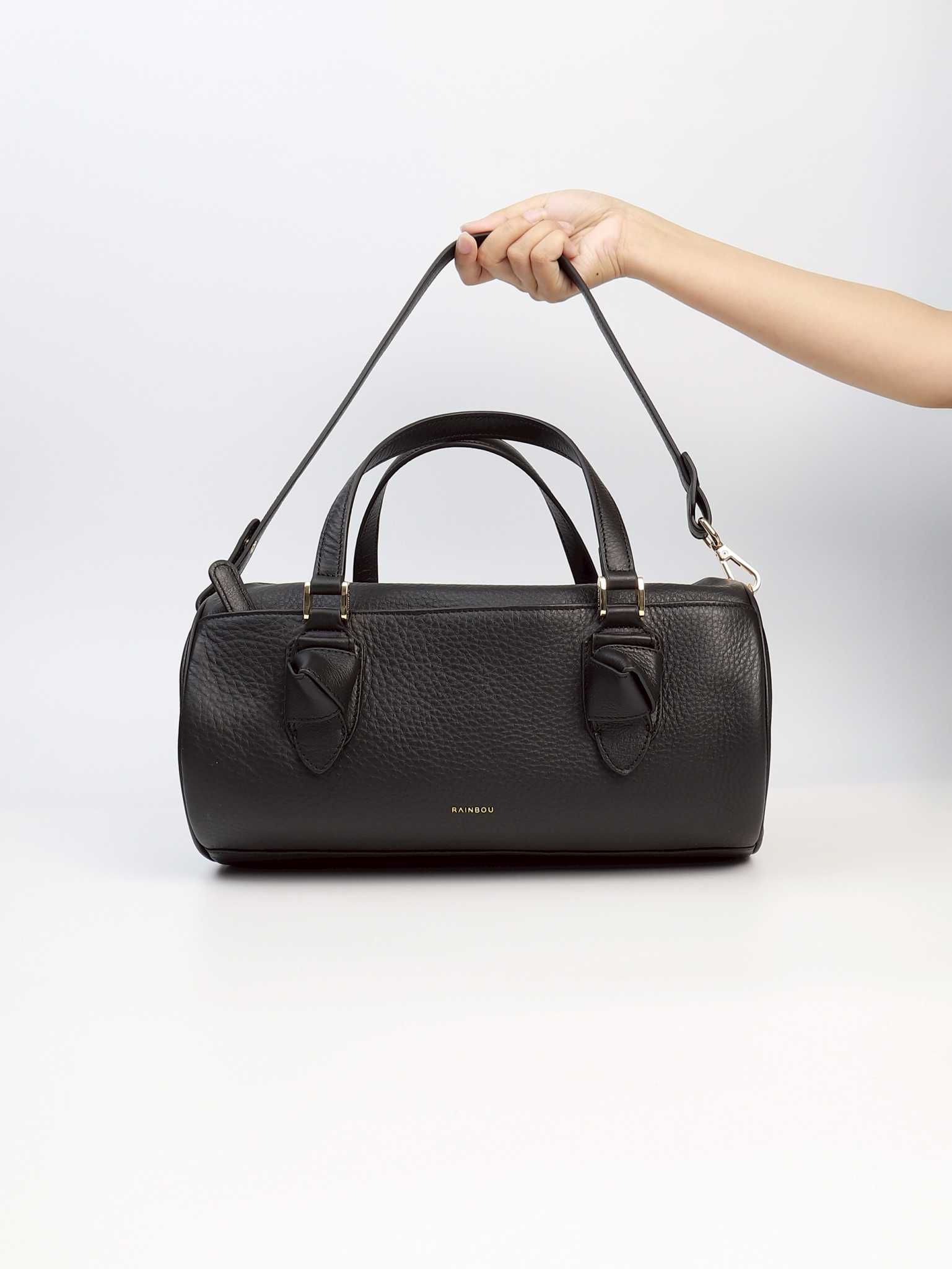 RAINBOU KNOTTED PILLOW STANDARD - กระเป๋าถือและสะพายทรงหมอนหนังวัวแท้ 👜✨