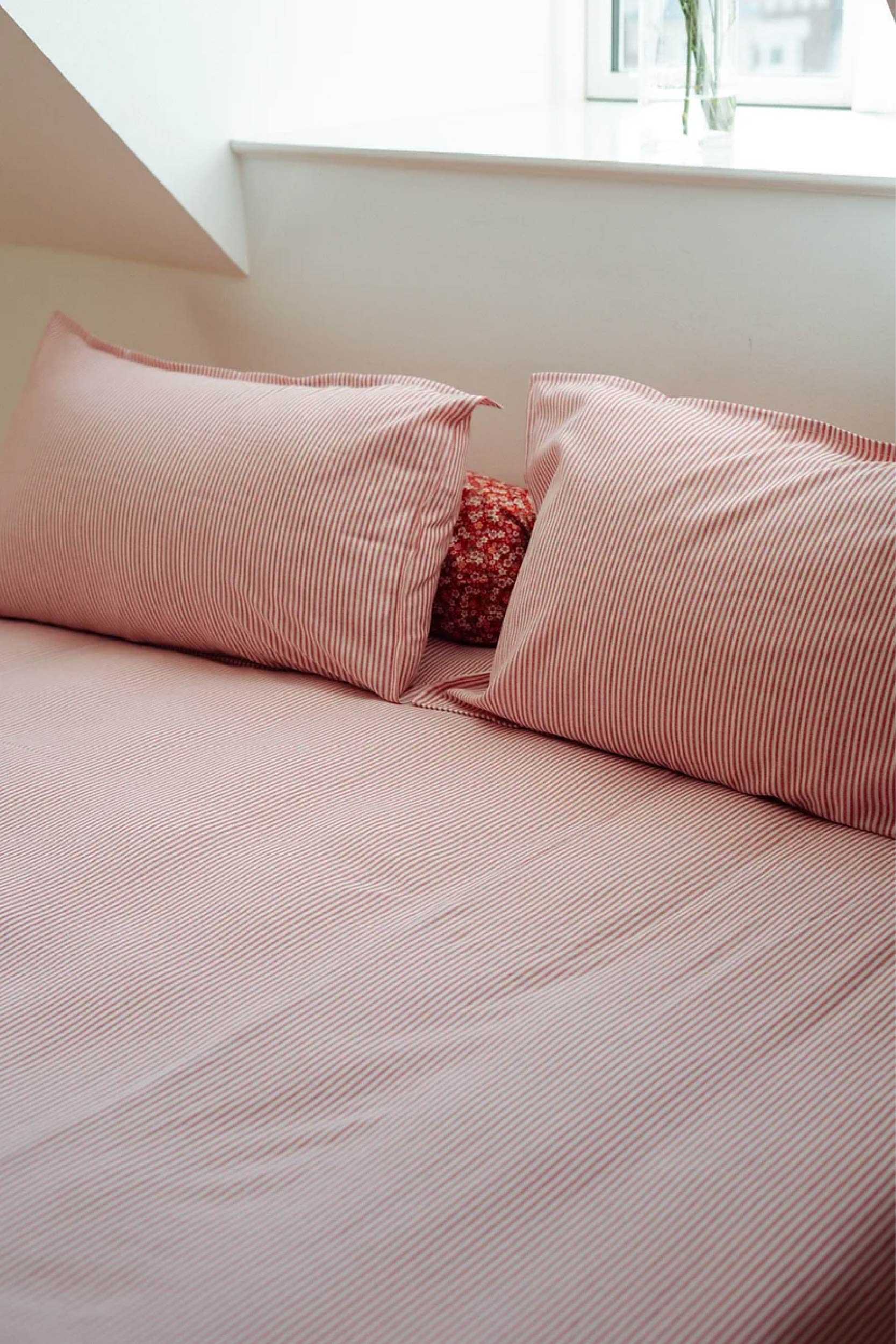 ชุดปลอกผ้านวมลายทาง Red Stripes Bedding Set (Made to Order)