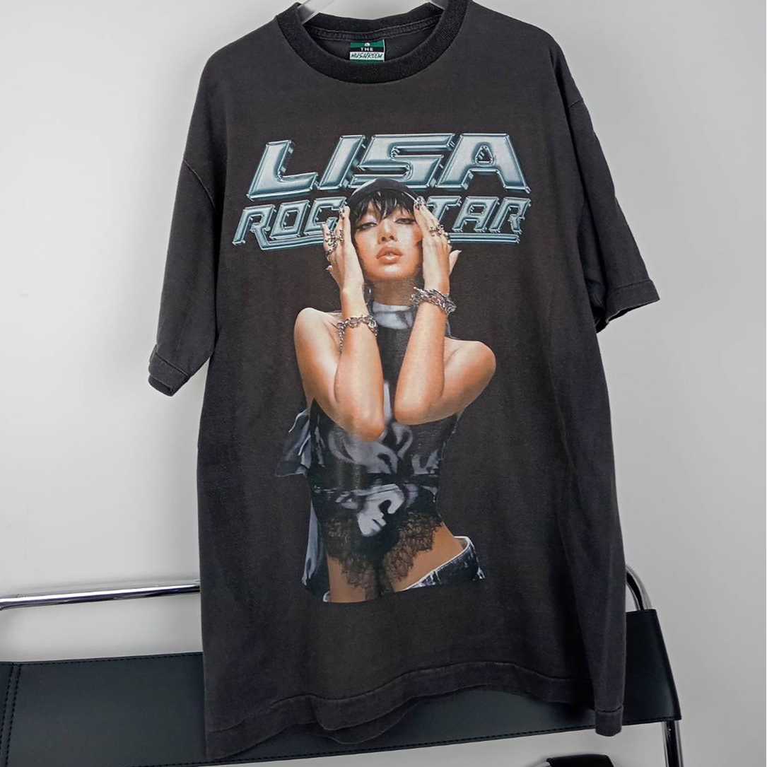 LISA ROCKSTAR - OVERSIZE T-SHIRT DTG SCREEN เสื้อลิซ่า