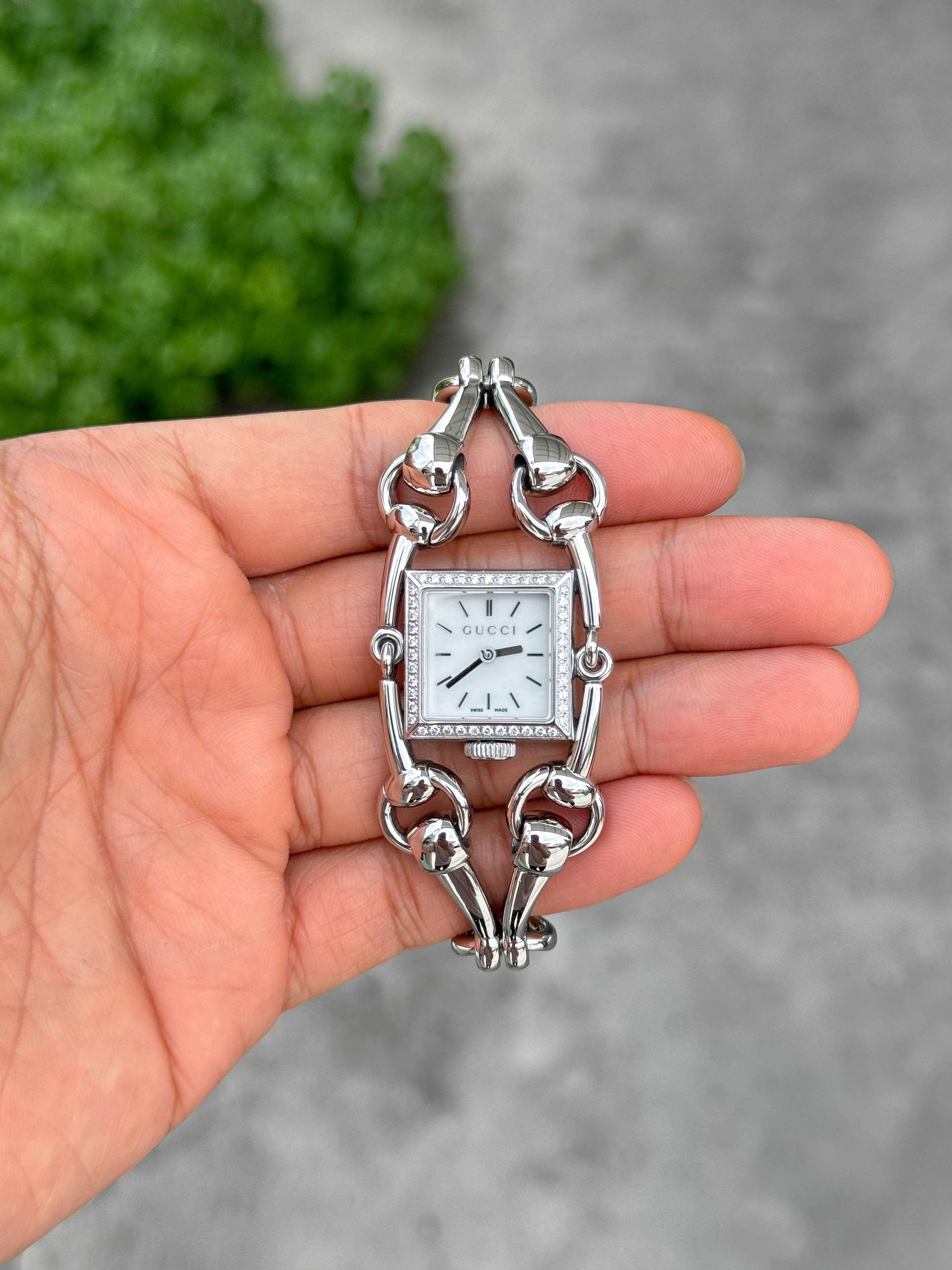 Gucci Signoria Diamond 116.5 Lady Size Quartz หน้ามุกขาว