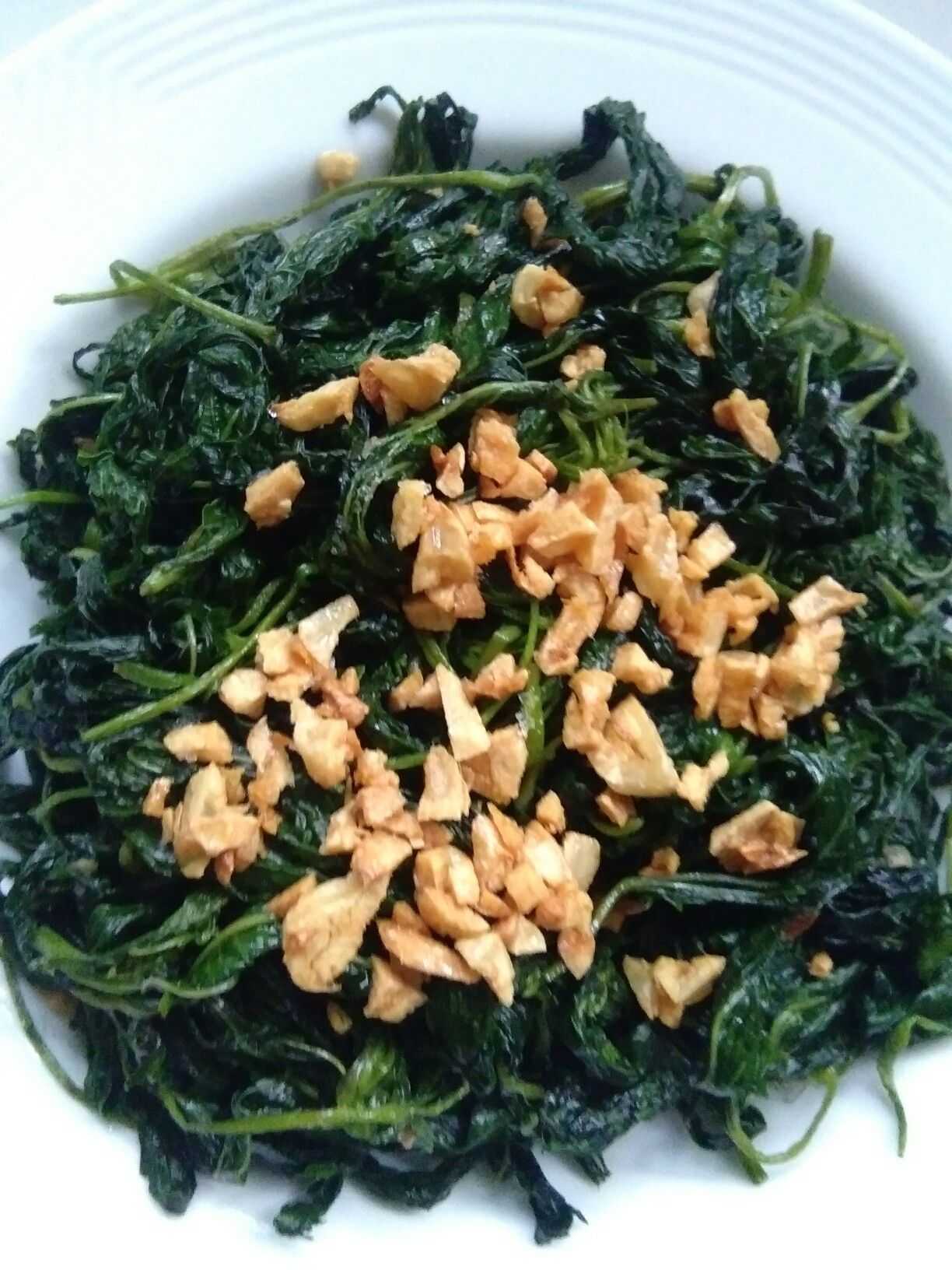 ผัดใบปอ Stir-Fried Jute Leaves