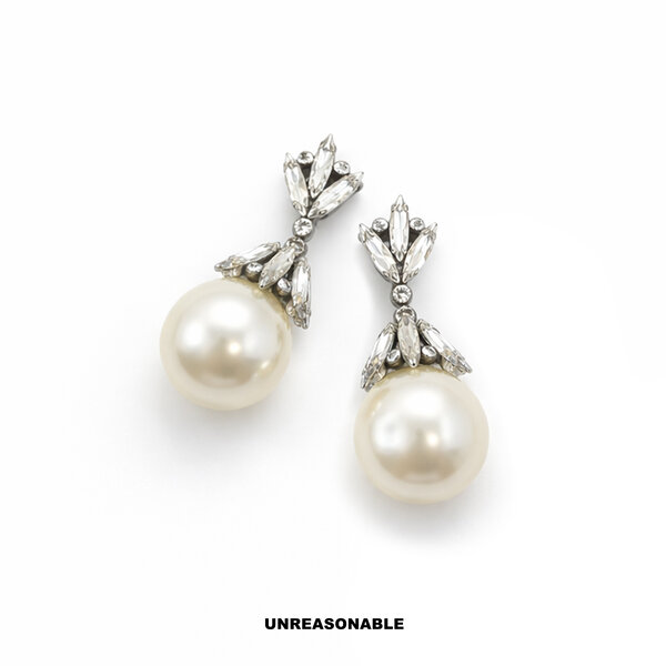 Ivory Crown Pearl Earrings. สีครีม ต่างหูคลิป ก้านเงินแท้ น้ำหนักเบา UA1019-01 Unreasonable Acces...