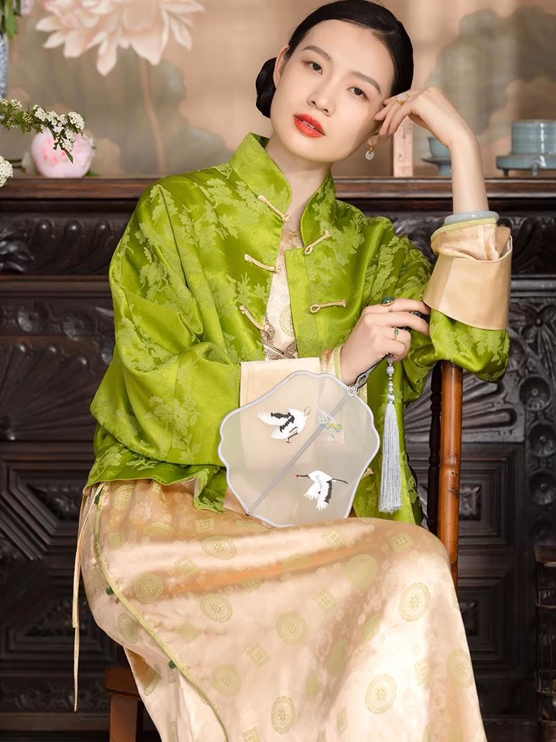 พร้อมส่ง ASAYA-3711 Silk Brocade Long Sleeve Jacket with Chinese Frog Buttons (L)