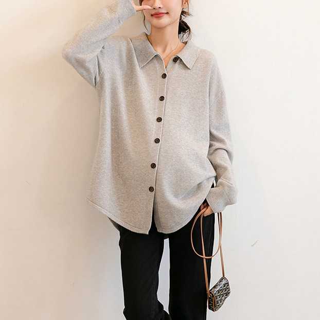 เสื้อไหมพรมทรง oversize แบบเรียบๆสีสวยๆน่าใส่มาก ผ้านิ่มนุ่มมากๆใส่สบายและยืดให้ตัวได้ดี - สีเทาอ่อน