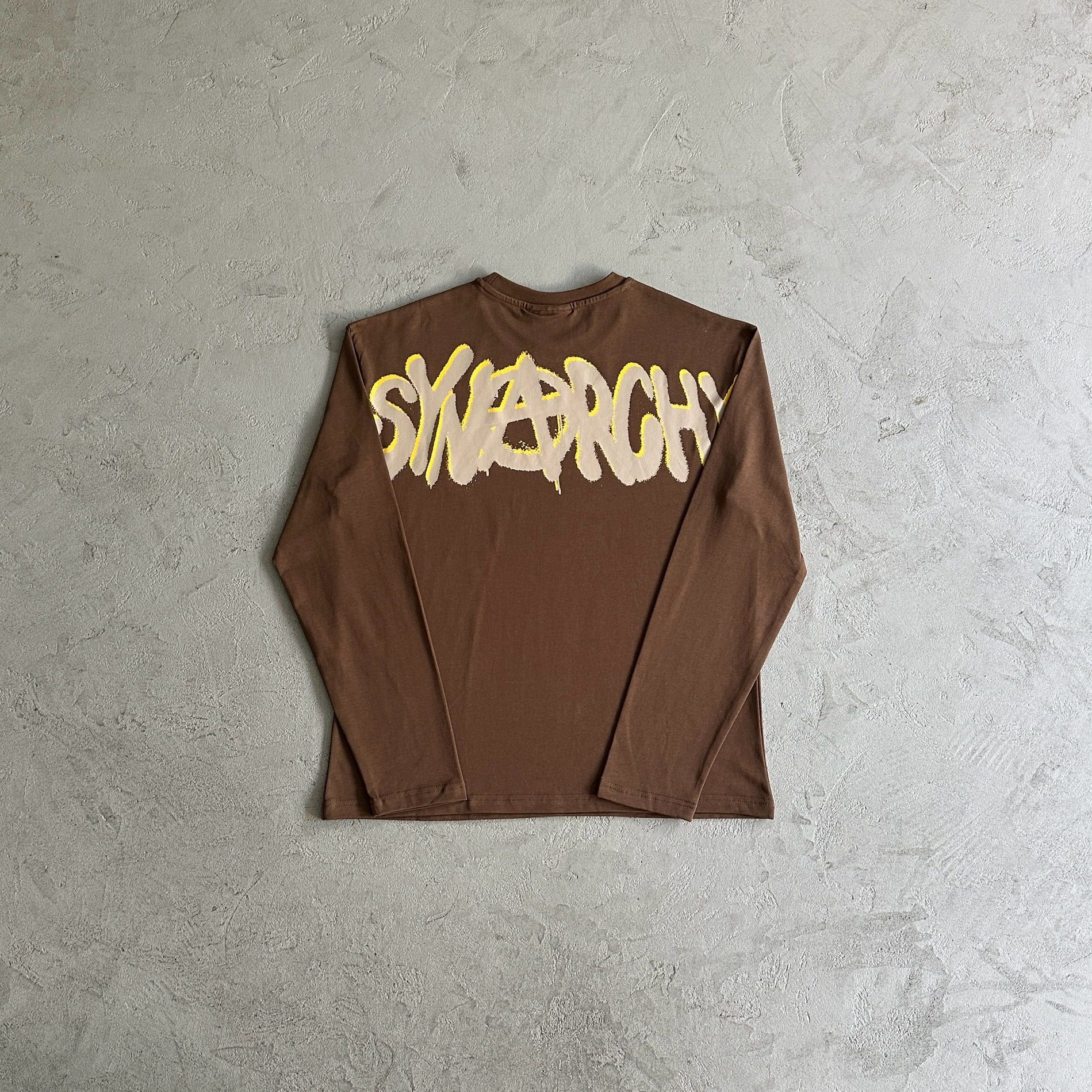 SYNAWORLD ‘SYNA LOGO’ LONGSLEEVE TEE - BROWN