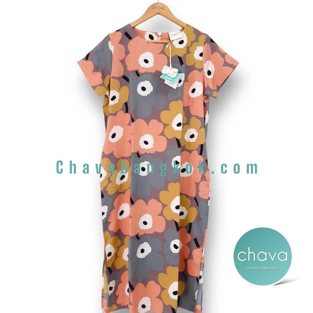 NEW!! Maxi Dress เดรสยาว สีน้ำตาล คอกลม ลายดอกไม้มาลิเมกโกะหลากสี กระดุมหลัง กระเป๋า 2 ข้าง