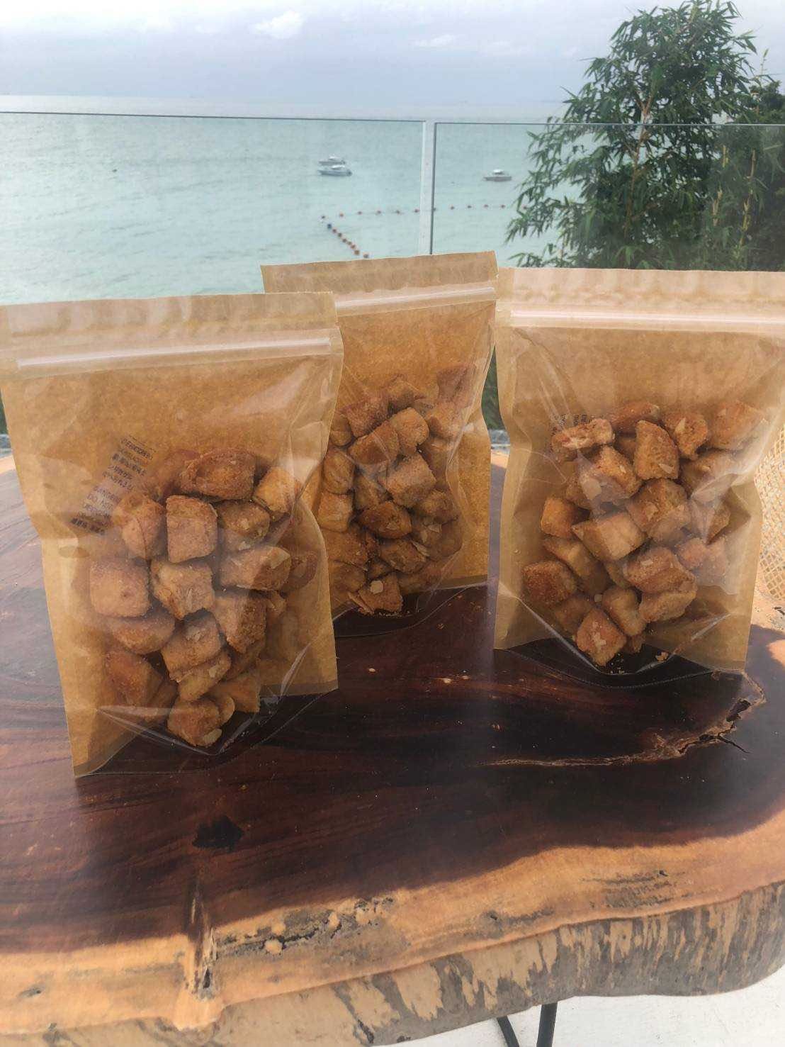 ปังกรอบอัลมอนคาราเมลไบท์ • Caramel Crispy Almond Bite
