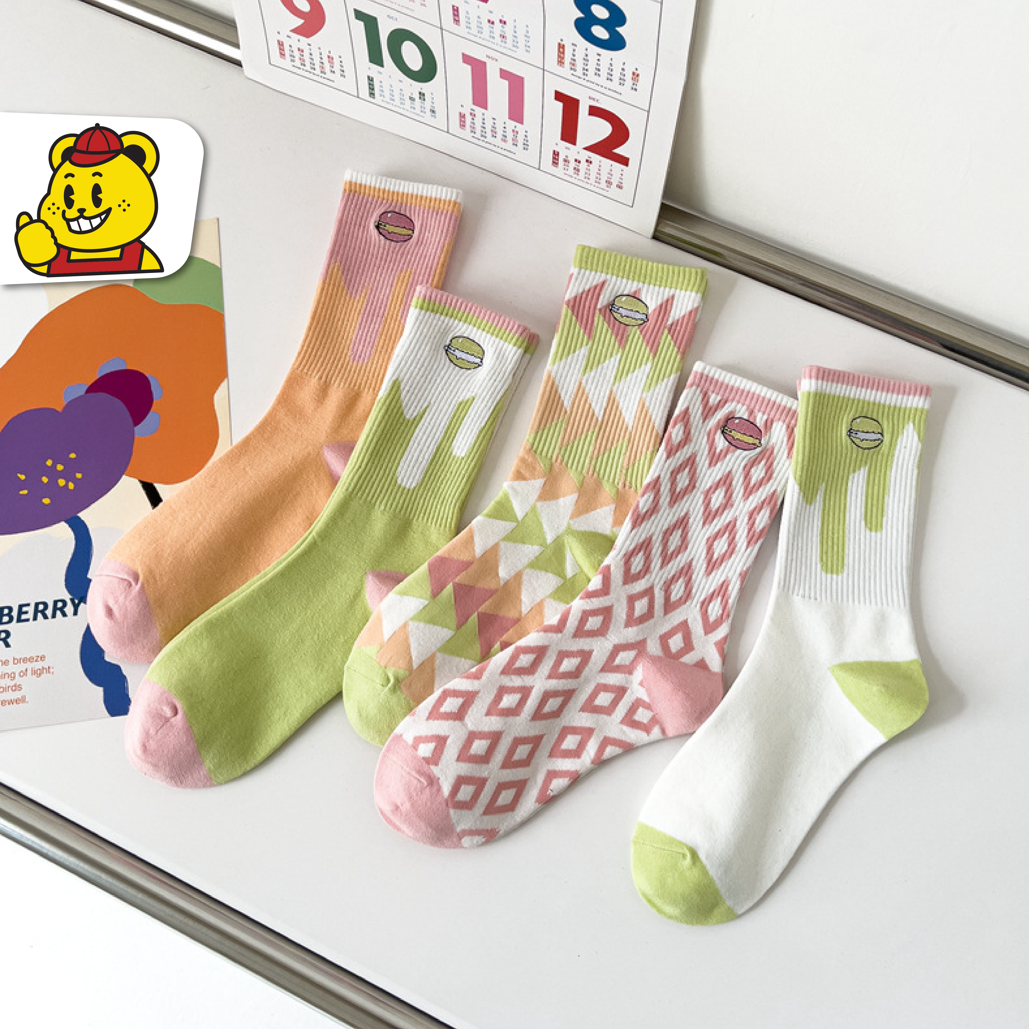 BIGGIANT Socks ถุงเท้ายาว ปักลายมาการอง (N-1446)