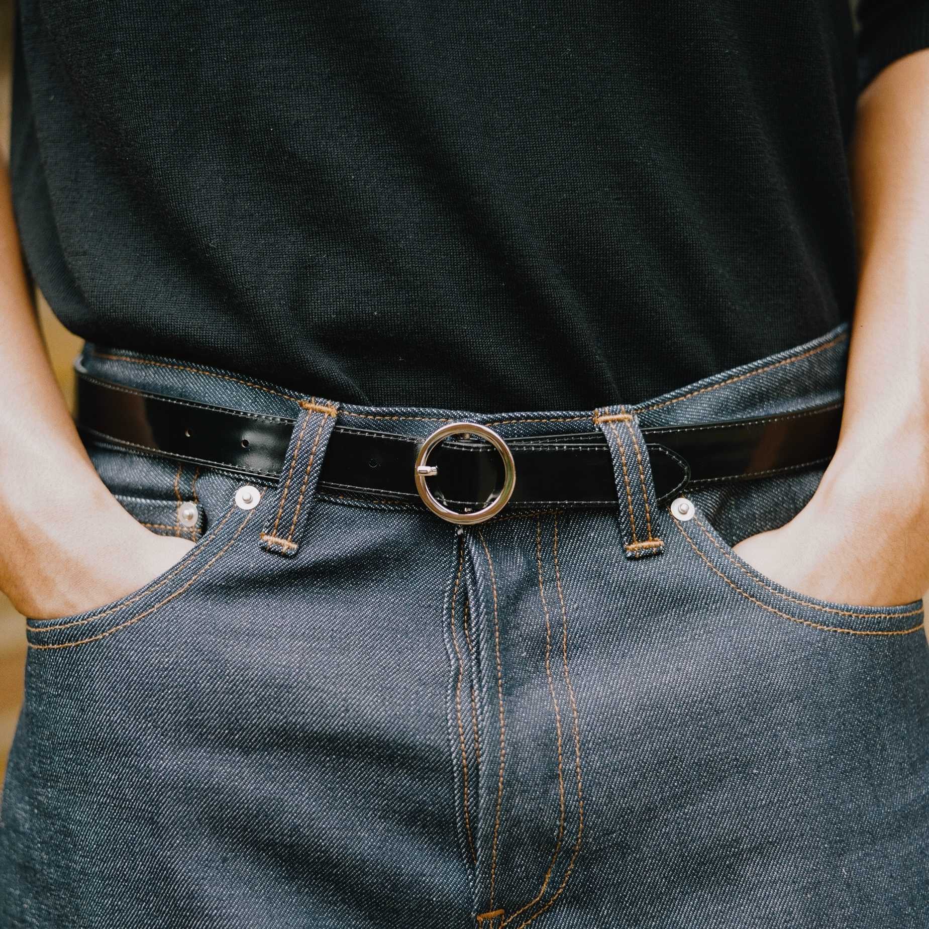 NORMALE Round Slim Belt - Black plain glossy