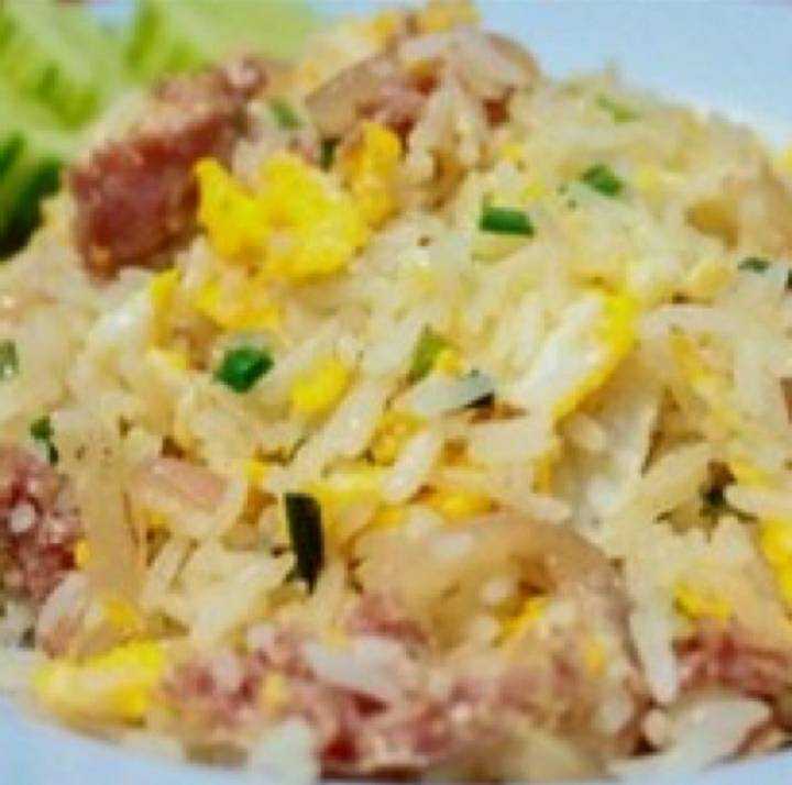 ข้าวผัดแหนม  Fried Rice with Sour Pork Sausage