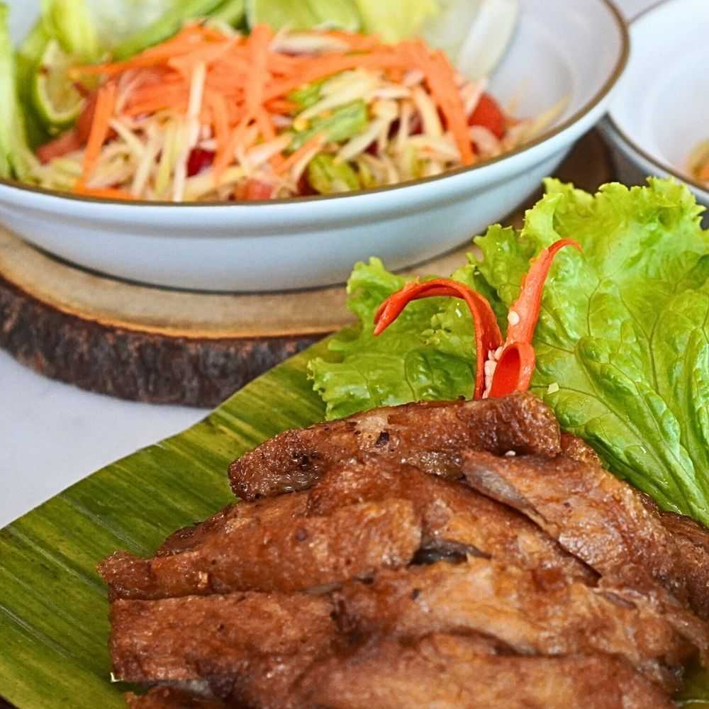Som Tum and Fried Protein Set ชุดเซท ส้มตำหมูทอด