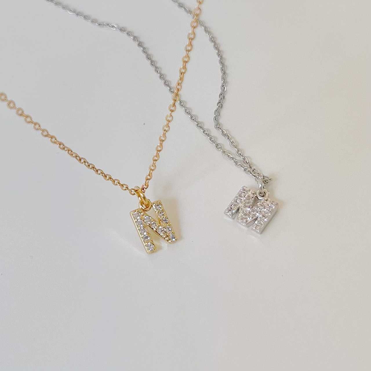 [ Brass with gold plated ] Shimmer Innitial Pendant จี้ตัวอักษร U-Z (ไม่รวมสร้อย)