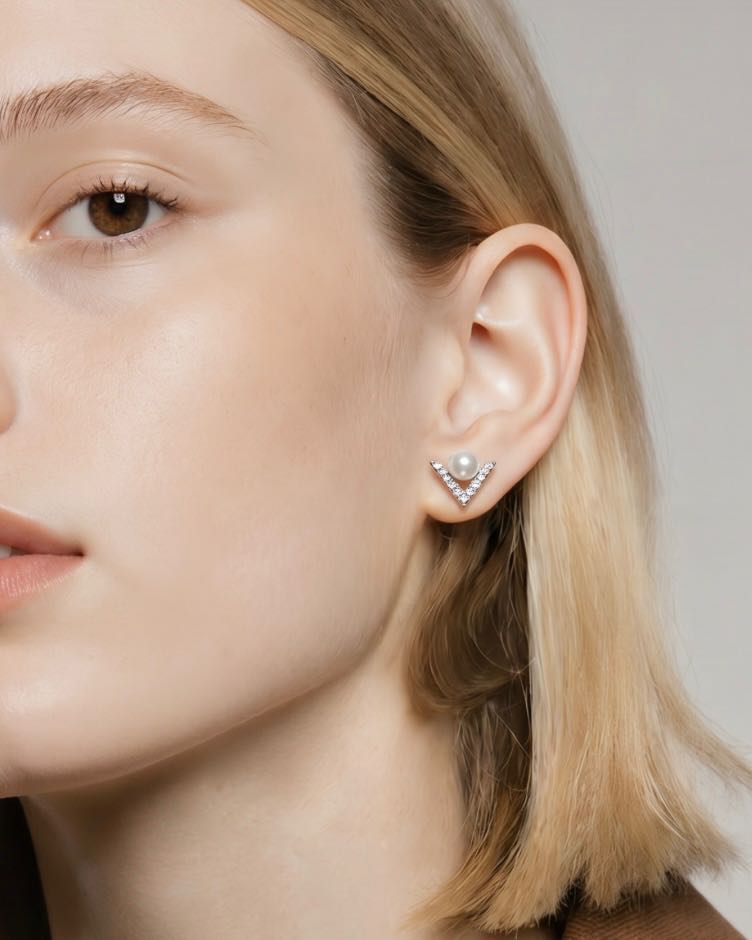 E15 ต่างหูไข่มุกแท้ รุ่น V-Elegance Pearl Earring  ไข่มุกขนาด7-8มม. ตัวเรือนเงินแท้ S925.