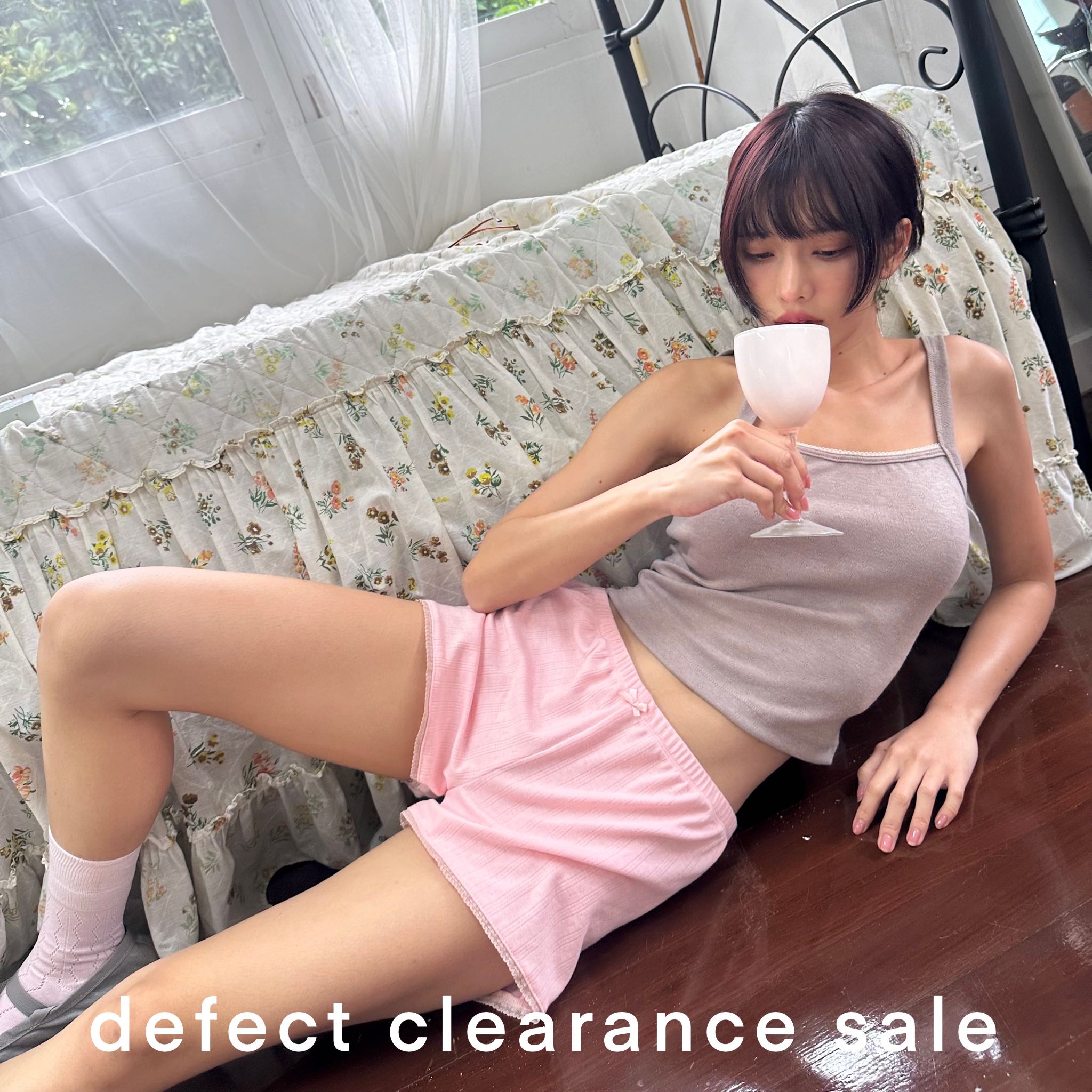 DEFECT SALE - tiny bow lace trim shorts