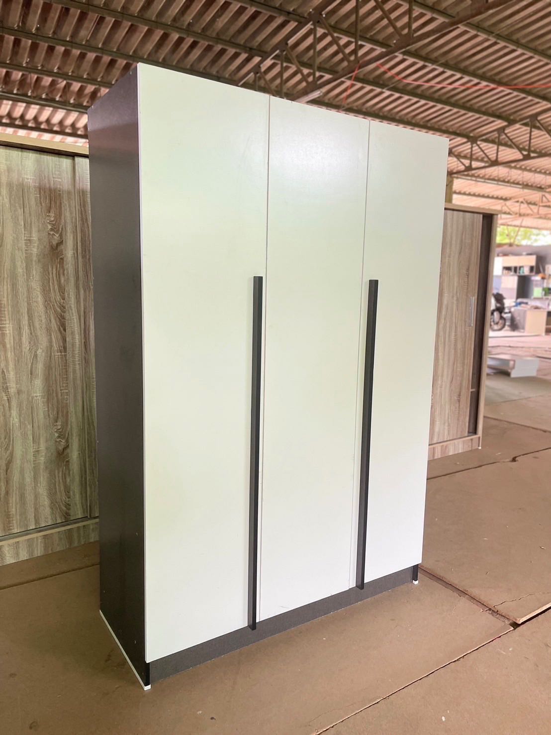 ตู้เสื้อผ้า tn18