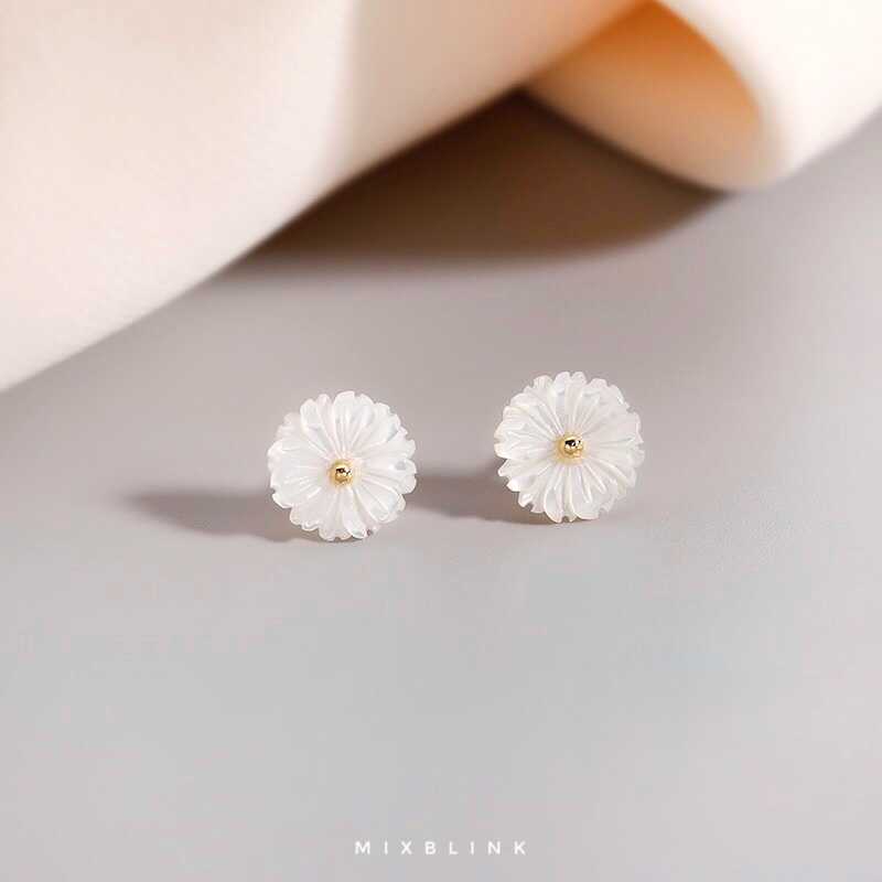 ต่างหู Daisy - ส่งฟรี EMS ( เงินแท้ 92.5% ) #N1