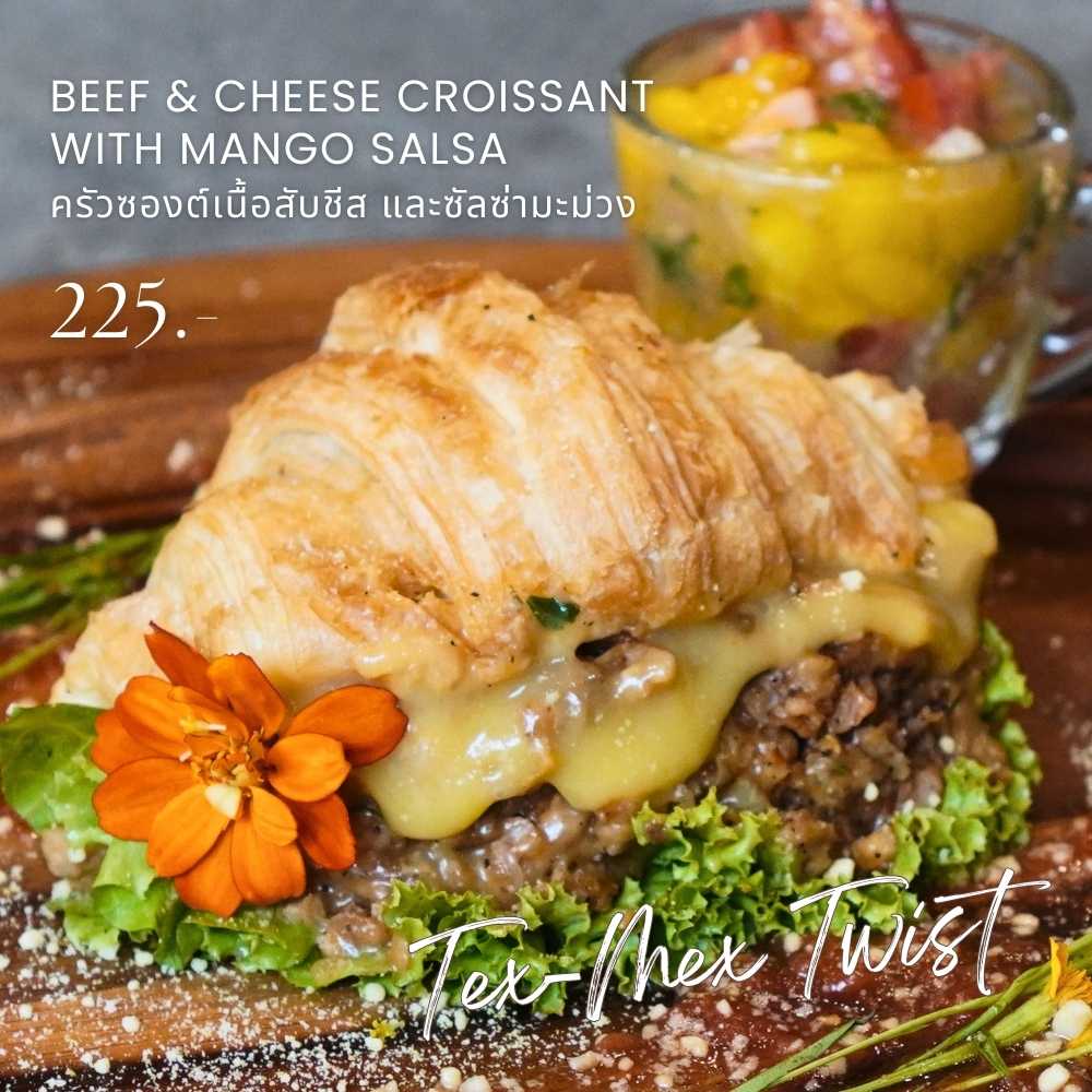 Tex-Mex Twist Croissant (ครัวซองต์เนื้อสับชีสและซัลซ่ามะม่วง)