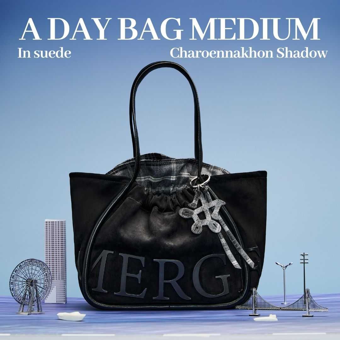 (Central World) จองคิว A Day Bag Medium - Charoennakorn Shadow