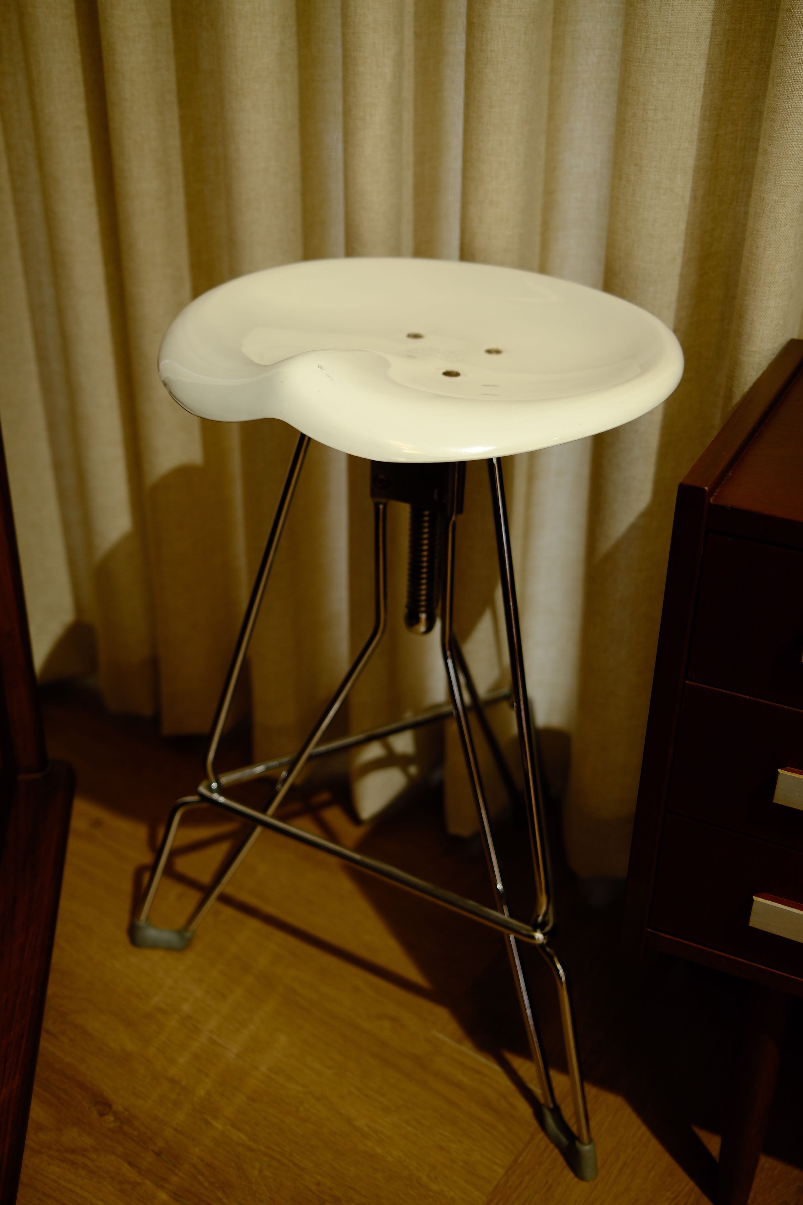 stool bar หมุนปรับระดับได้ Japan's designer