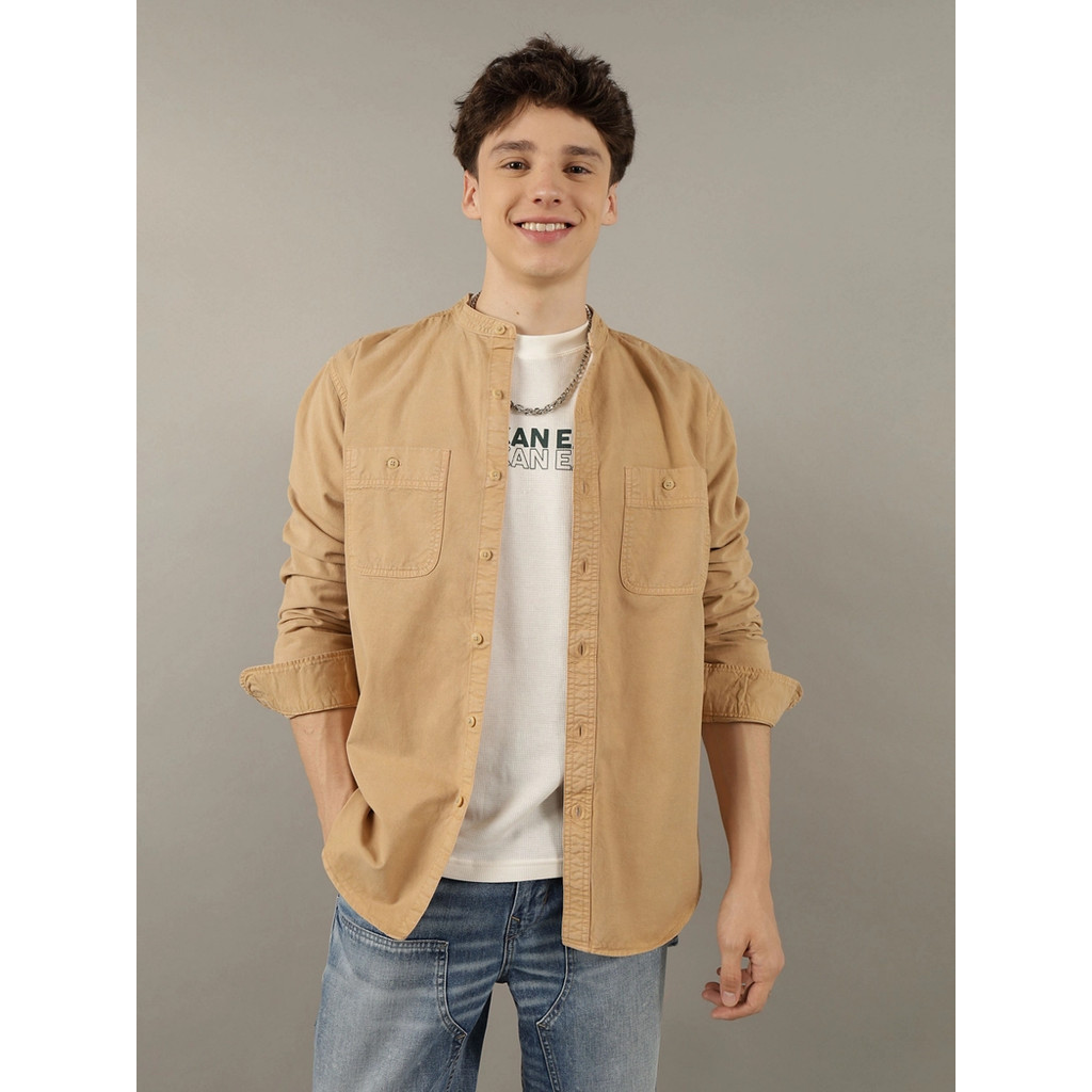 American Eagle เสื้อเชิ้ตผู้ชาย CF BAND COLLAR HENDRIX TWILL SHIRT สี FIELD KHAKI - 015-2388-872