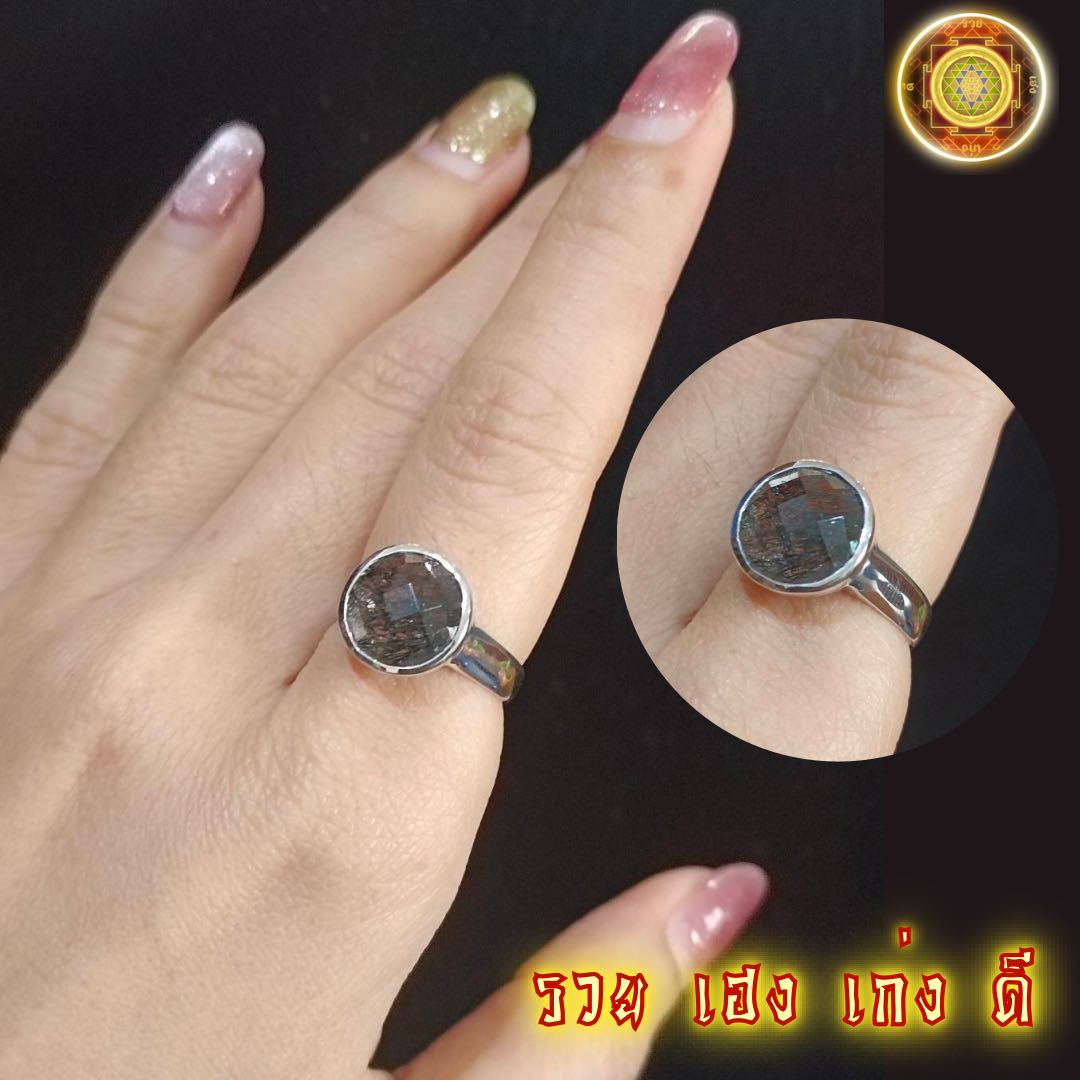 แหวนไหมดำ เจียรเหลี่ยมทรงกลม ตัวเรือนเงินแท้ 925 เส้นไหมแน่นสวย