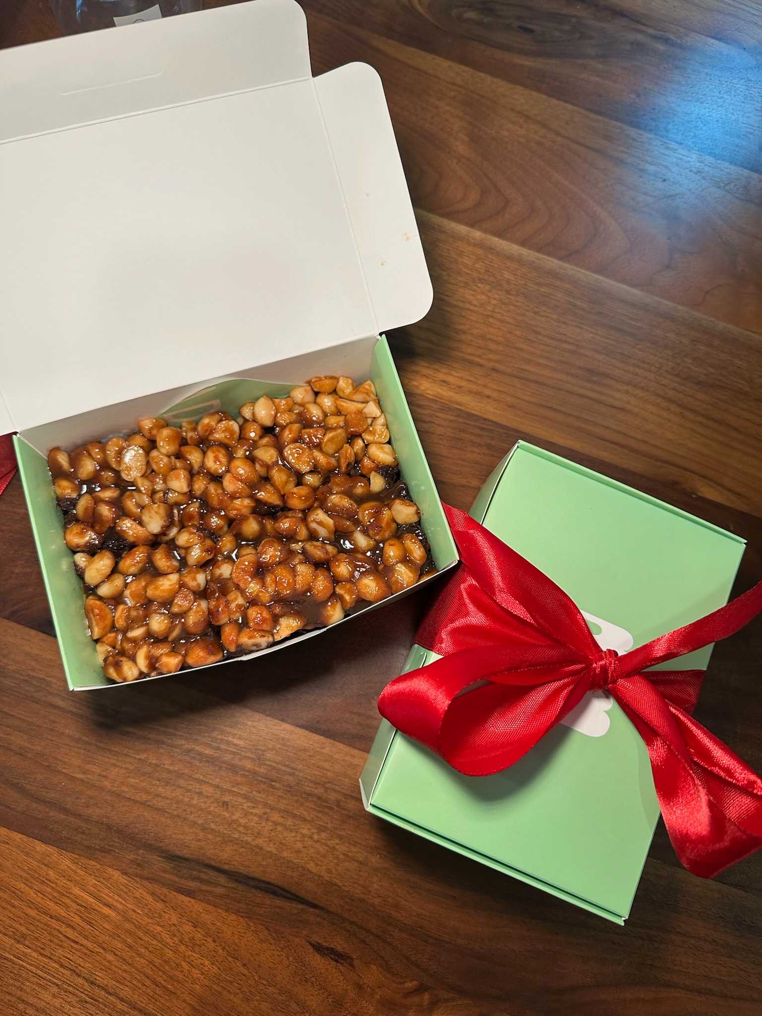 VERY Macadamia Toffee Cake ท็อฟฟี่เค้ก - 6 pieces