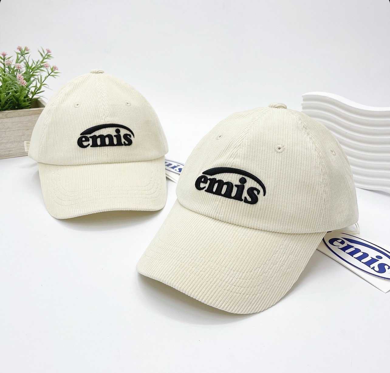 Emis Corduroy Ball cap (White)