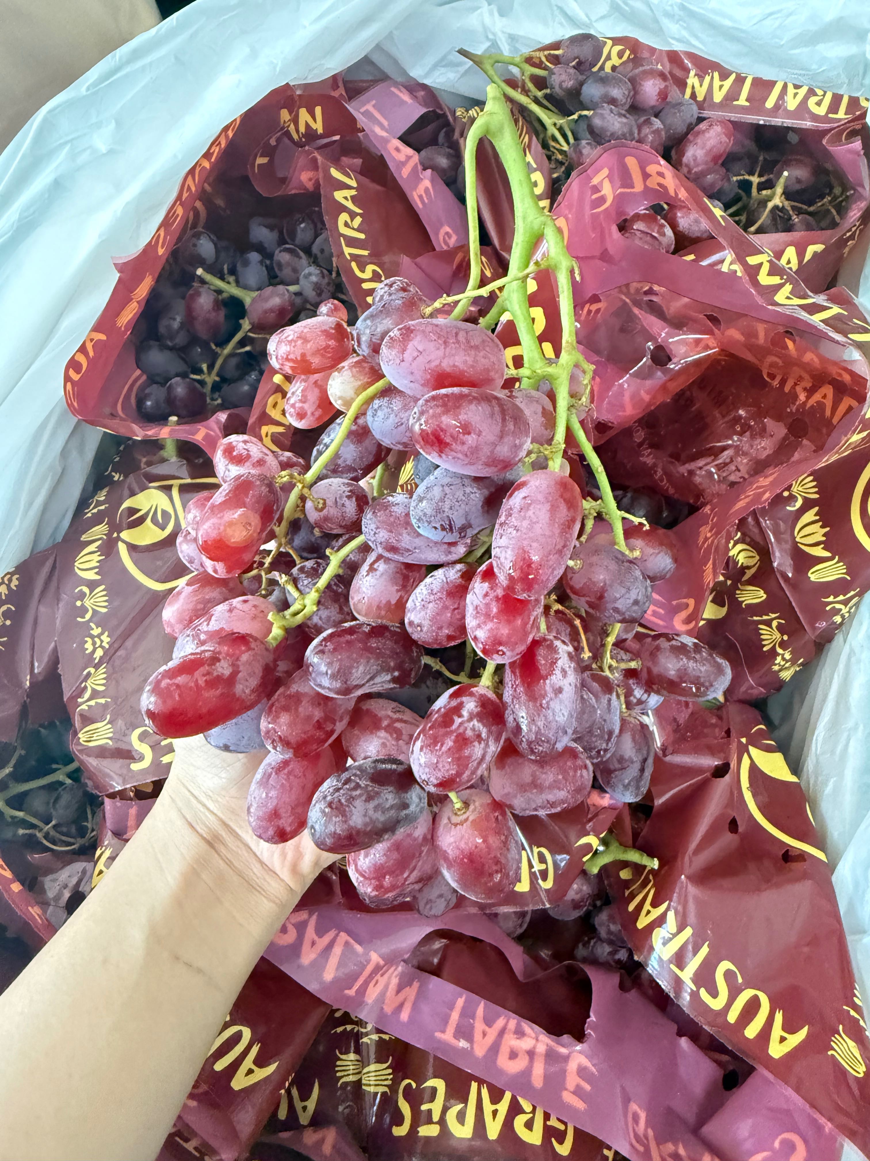 มาใหม่ องุ่นเเดงไร้เมล็ด  400 g.  ( Red Seedless Grapes AUS )