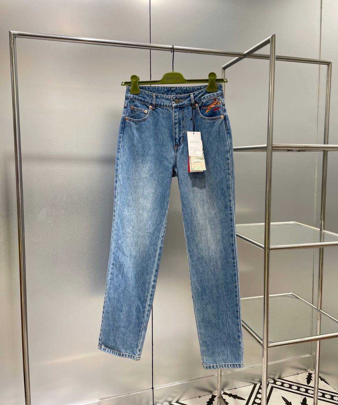 ( SALE ) GUCCI TIGER EMBROIDERY JEANS