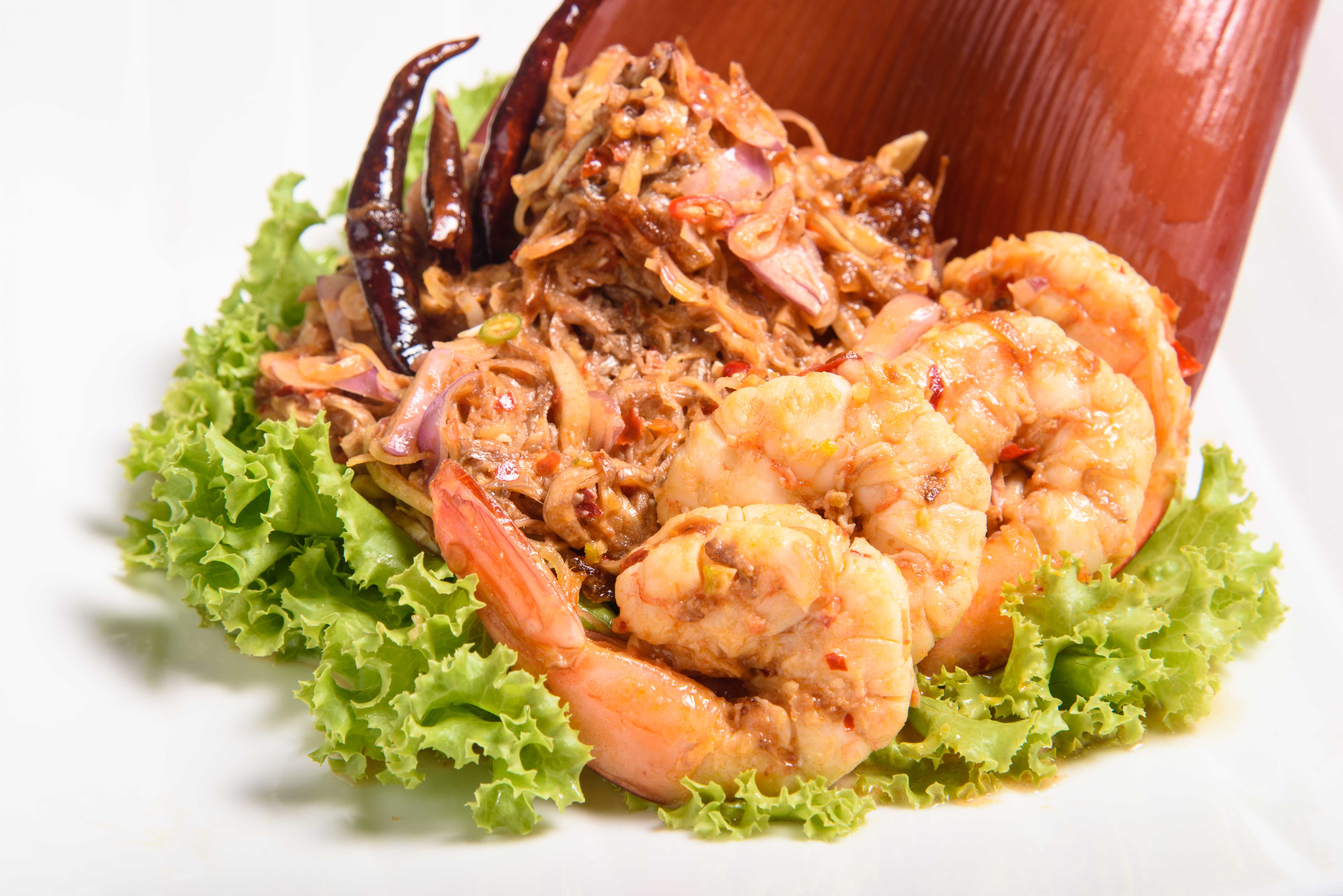 ยำหัวปลี ตำรับโบราณ  Banana Flower Salad with Pork & Shrimps