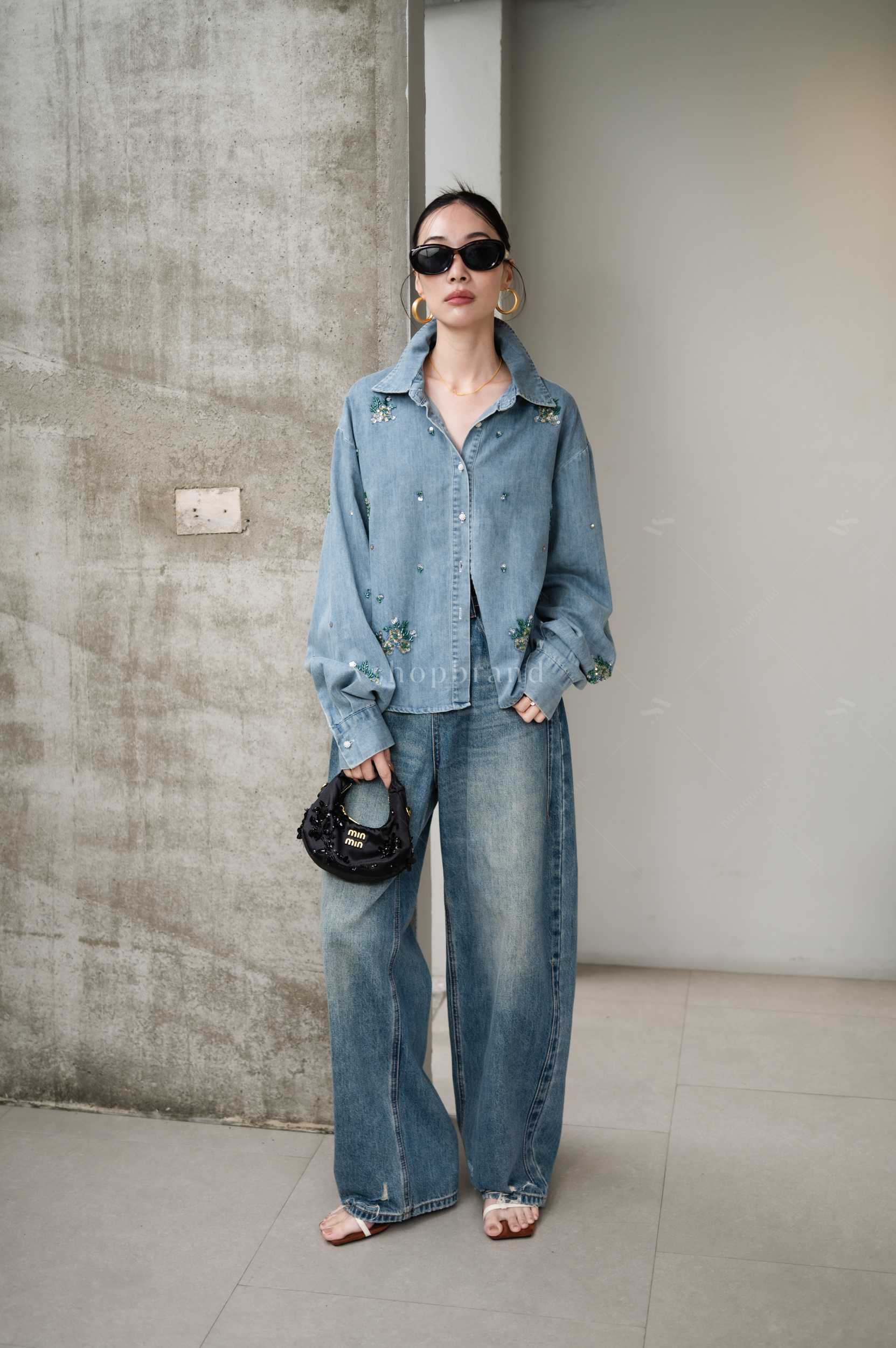 เชิ้ตยีนส์ตัวสั้นปักดอกไม้มินิกลิตเตอร์ 