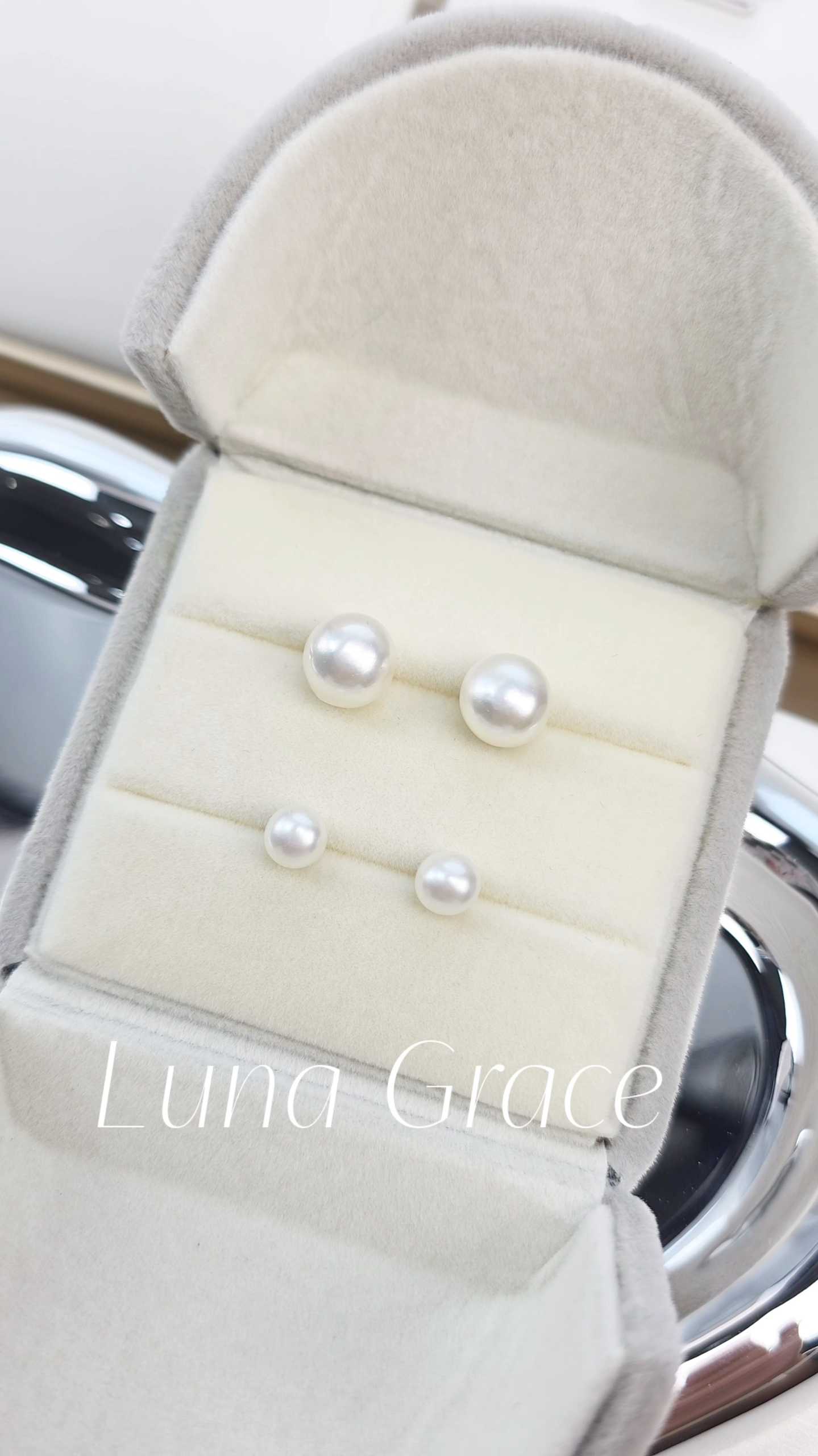 E011 ต่างหูไข่มุกแท้ รุ่น Luna Grace ทรงซาลาเปา ไข่มุกแท้คัดเกรด High Luster ตัวเรือนเงินแท้