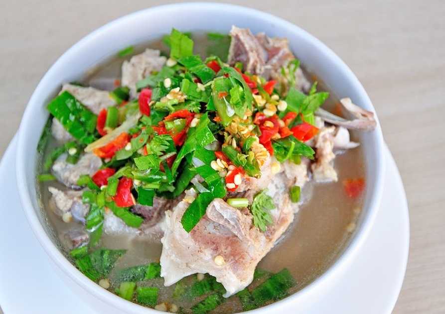 ต้มซุปเปอร์เล้ง Spicy bone broth with chili lime juice