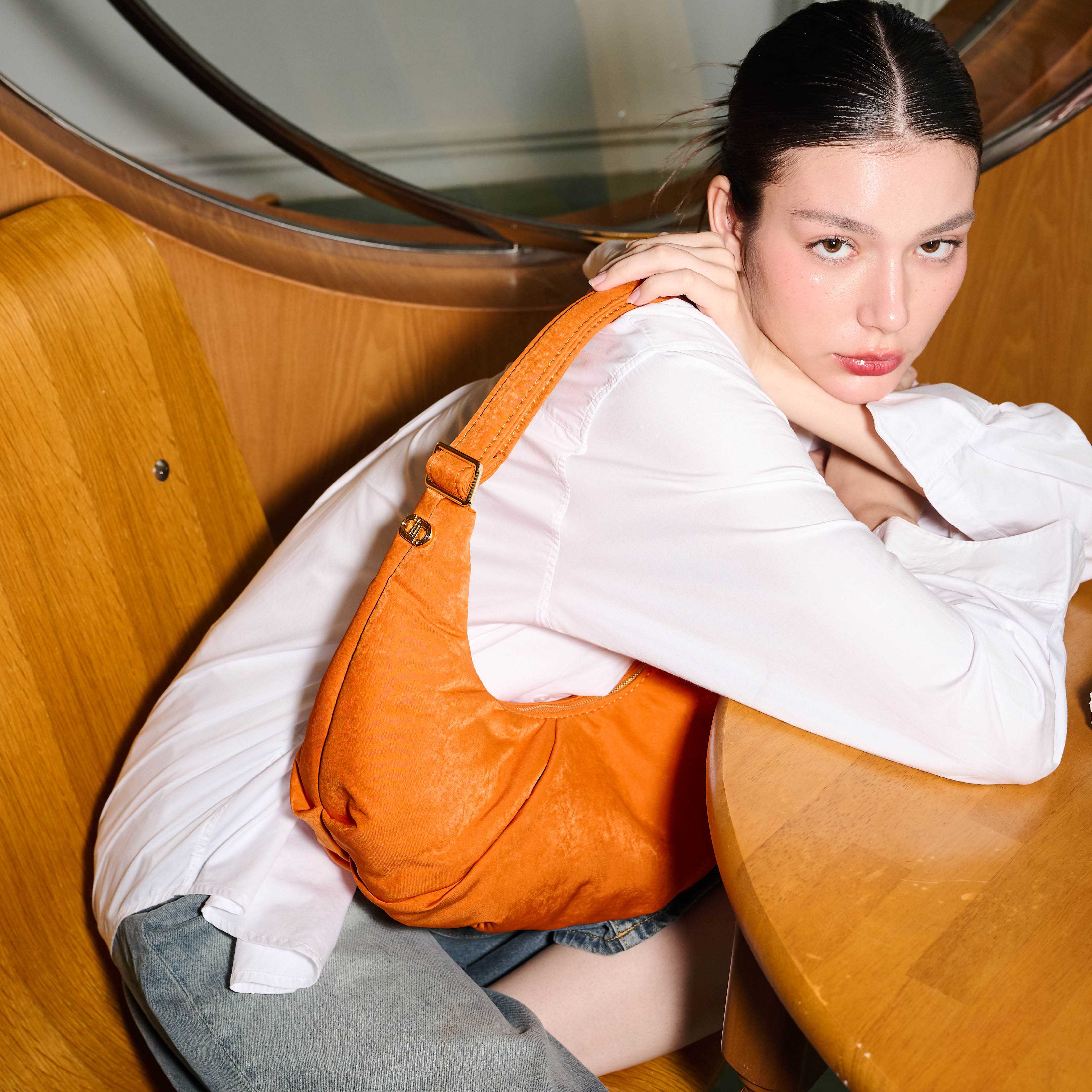 JIRA - Roamer Autumn Edition Limited ผ้าคล้ายหนังกลับ