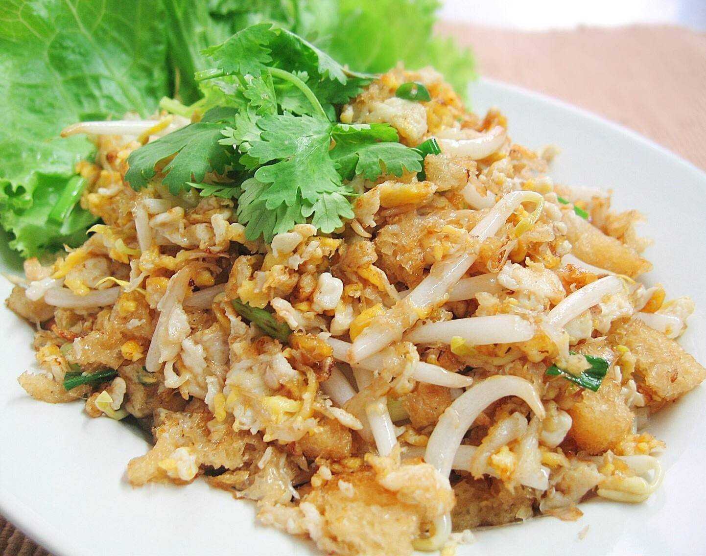 กระเพาะปลาผัดแห้ง Stir-fried fish maw with eggs and bean sprouts