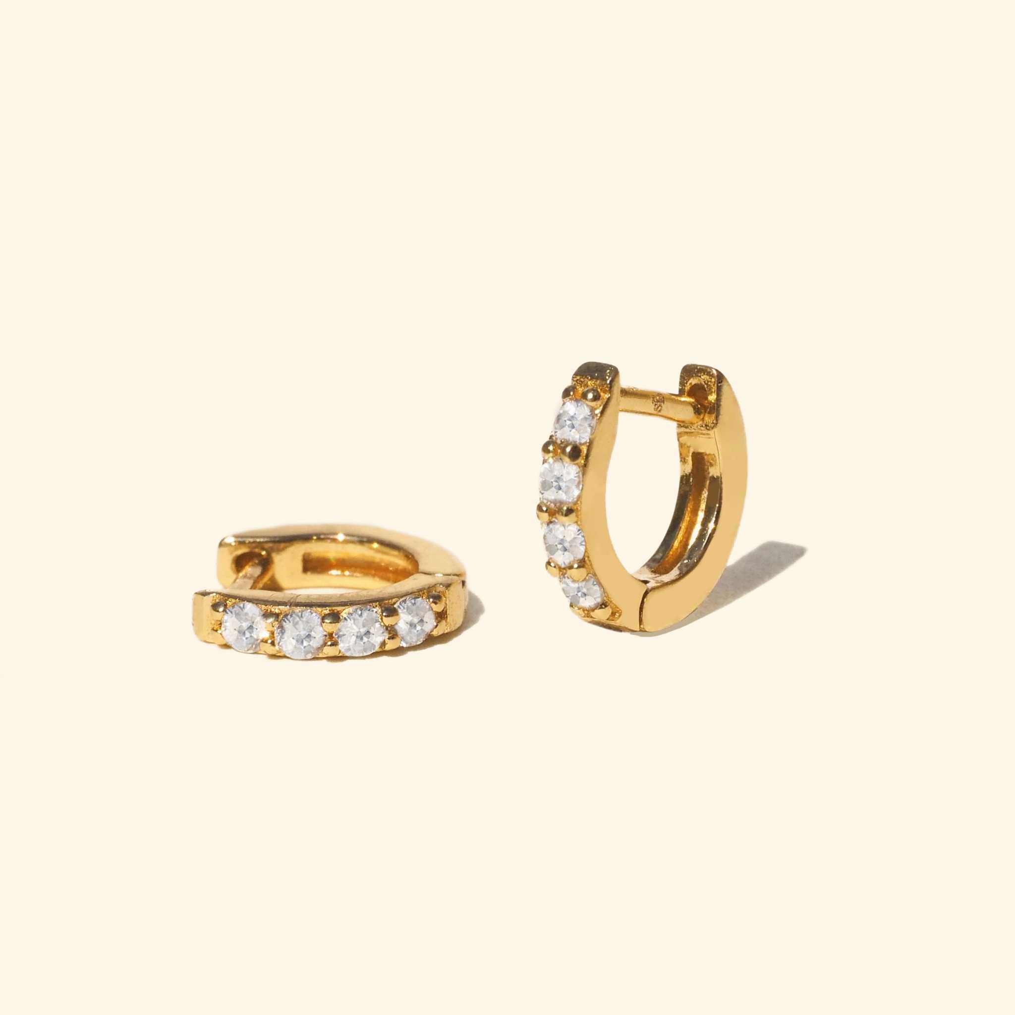 ต่างหูห่วงคริสตัล 10 มม (Crystal Huggie Hoop Earrings)