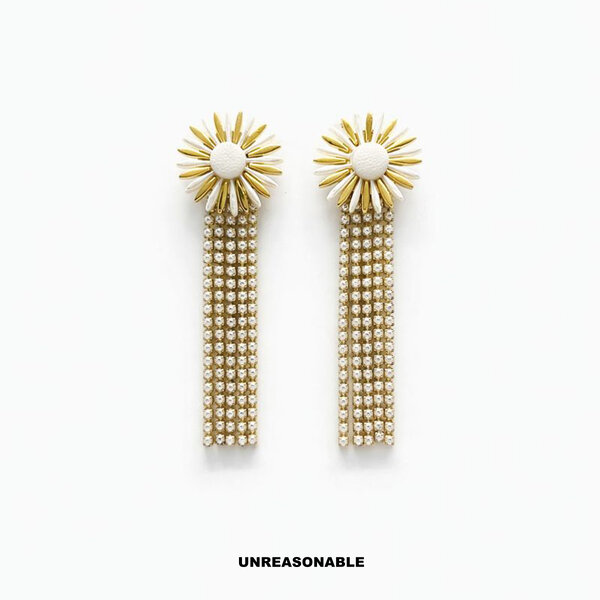 Golden Daisy Tassel Earrings. ทอง+มุก UA0971-01 Unreasonable Accessories