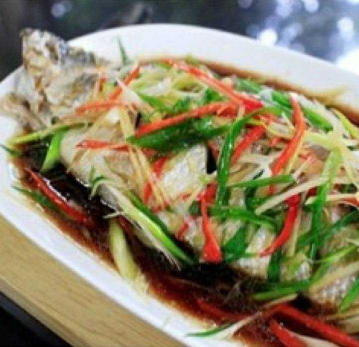ปลากะพงนึ่งซีอิ๊ว Steamed SeaBass with Soy Sauce