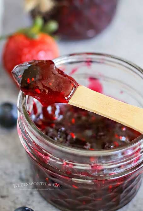 Mix berry jam
