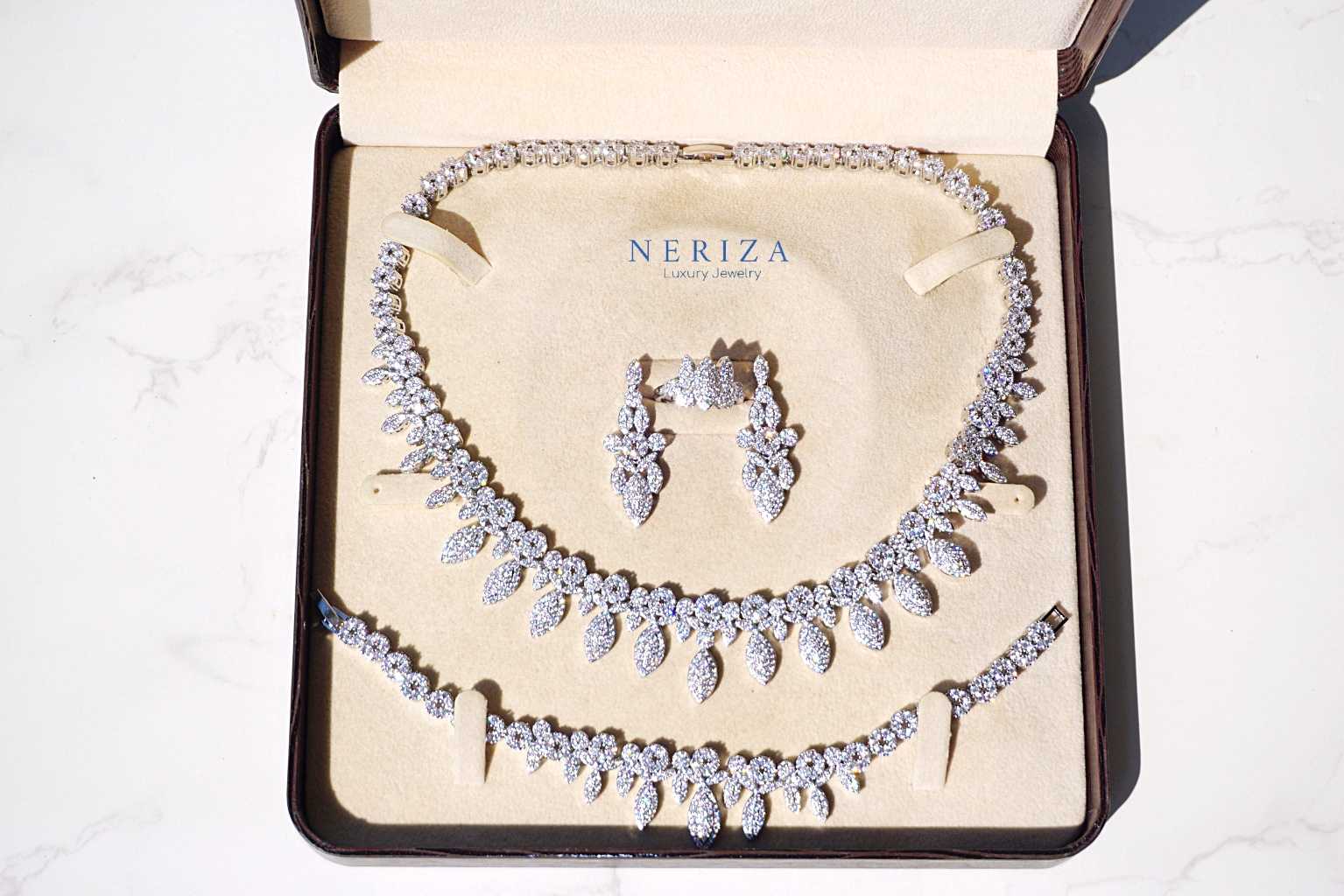 ชุดเครื่องประดับสร้อยคอ พร้อมต่างหู เพชรสังเคราะห์ ประกายเทียบเท่าเพชรแท้ NSW095