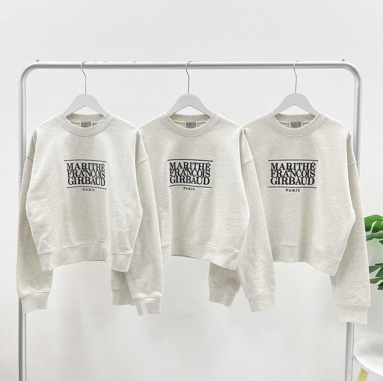 Marithe W classic Cropped Sweatshirt (Oatmeal)