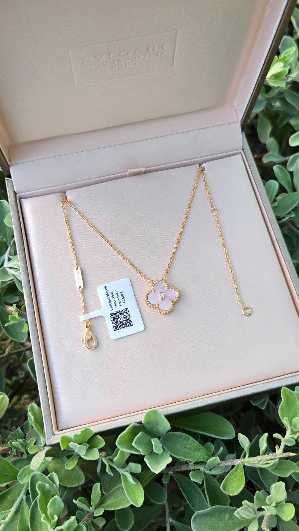 สร้อยคอ  Holiday 2025