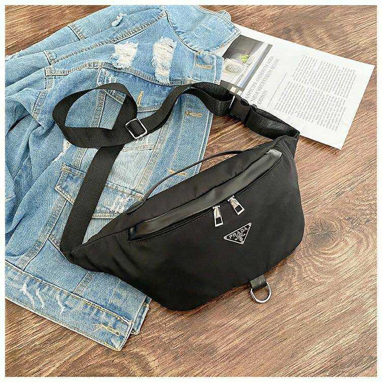 คาดอก Prada