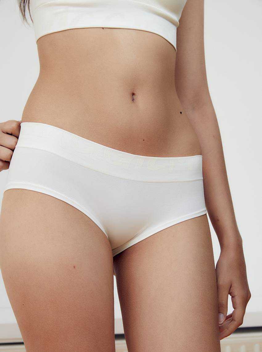 SABINA SOFT AND COZY  กางเกงในทรงบิกินี่ รหัส SUT24001CR - สีครีม