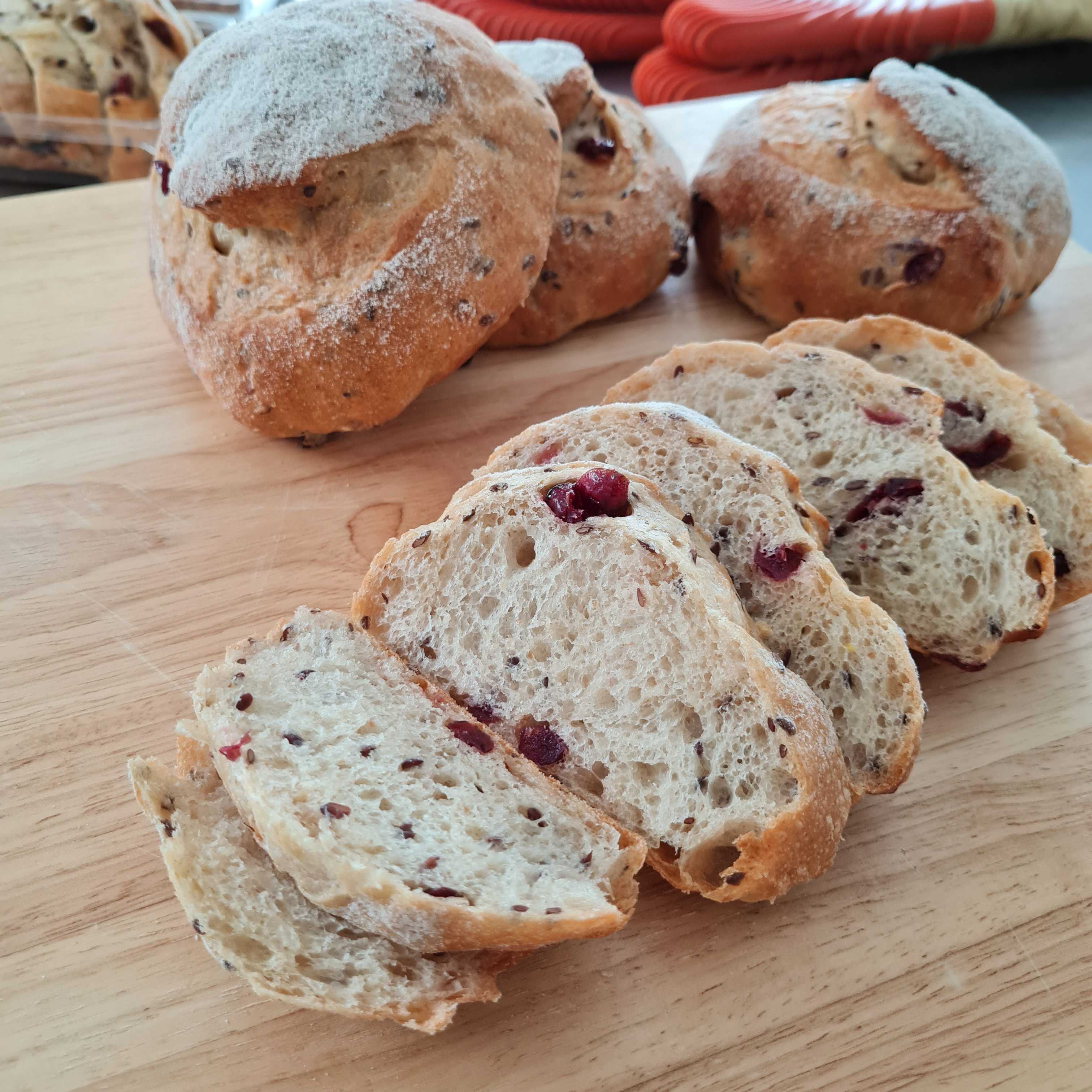ปังแป้งไรย์แครนเบอรี่แฟลกซีด (Flaxseed & Cranberry Rye Bread)